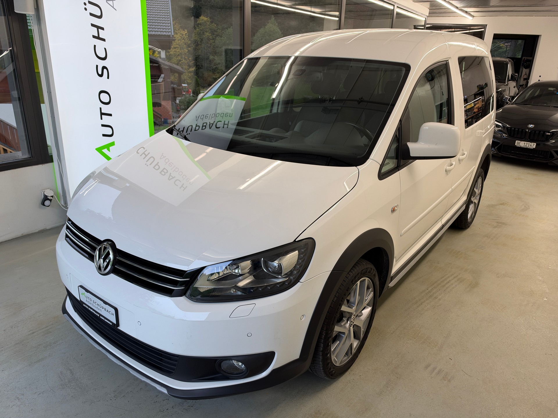 VW Cross Caddy 2.0 TDI 4Motion DSG-image-8