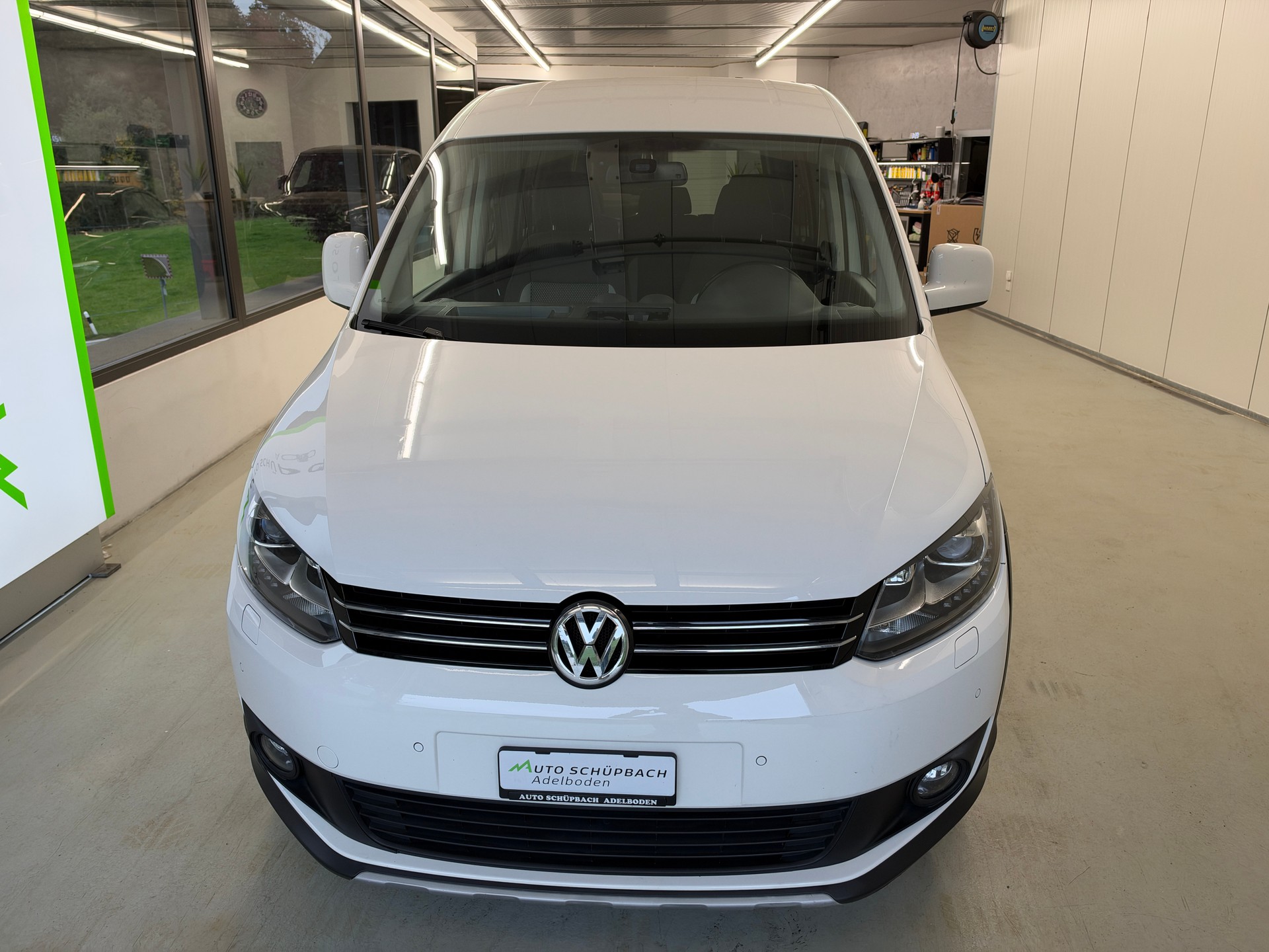VW Cross Caddy 2.0 TDI 4Motion DSG-image-9