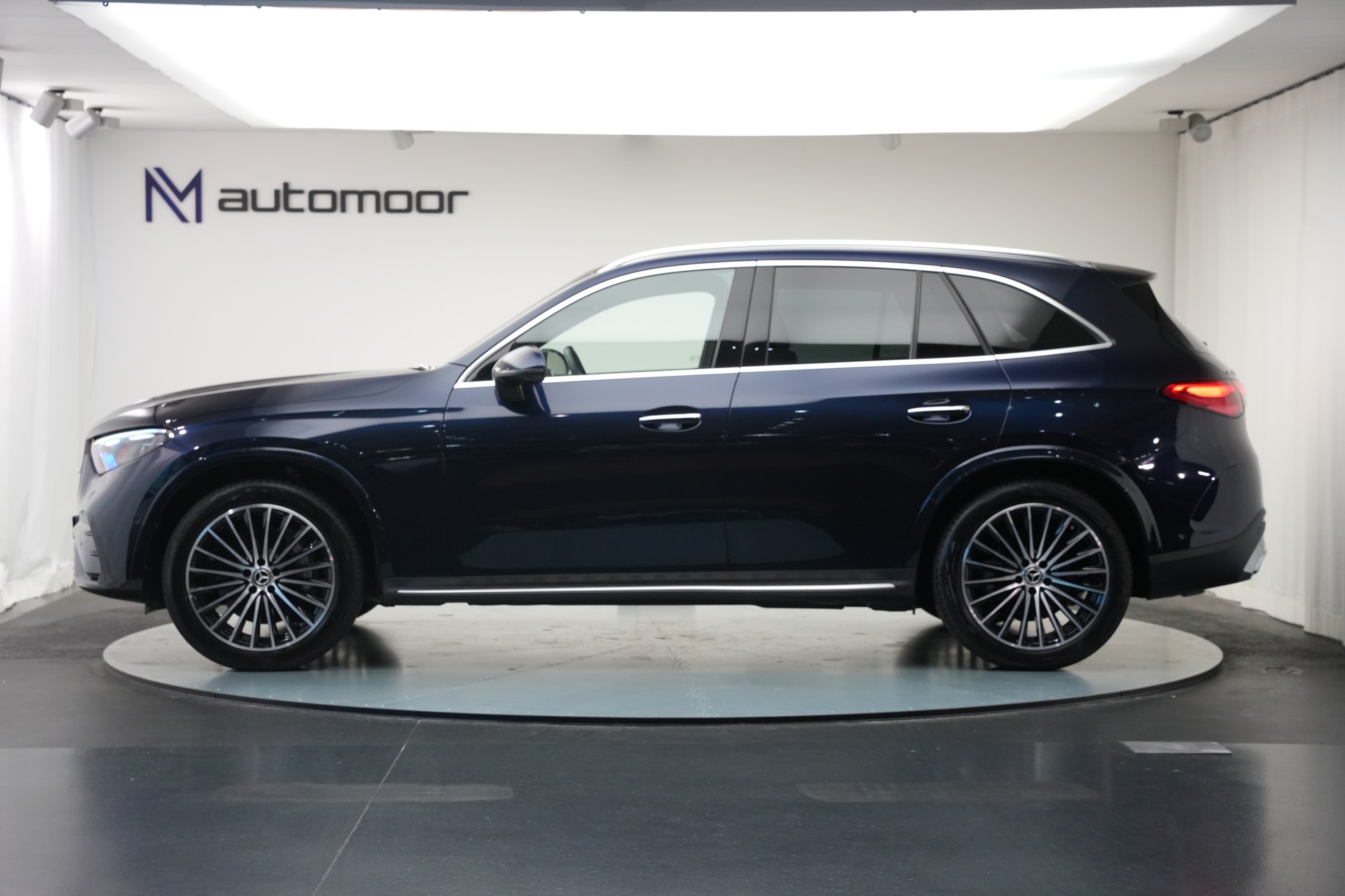 MERCEDES-BENZ GLC 300 4Matic AMG Line 9G-Tronic *AHK * Massagesitze* * Burmester*-image-7