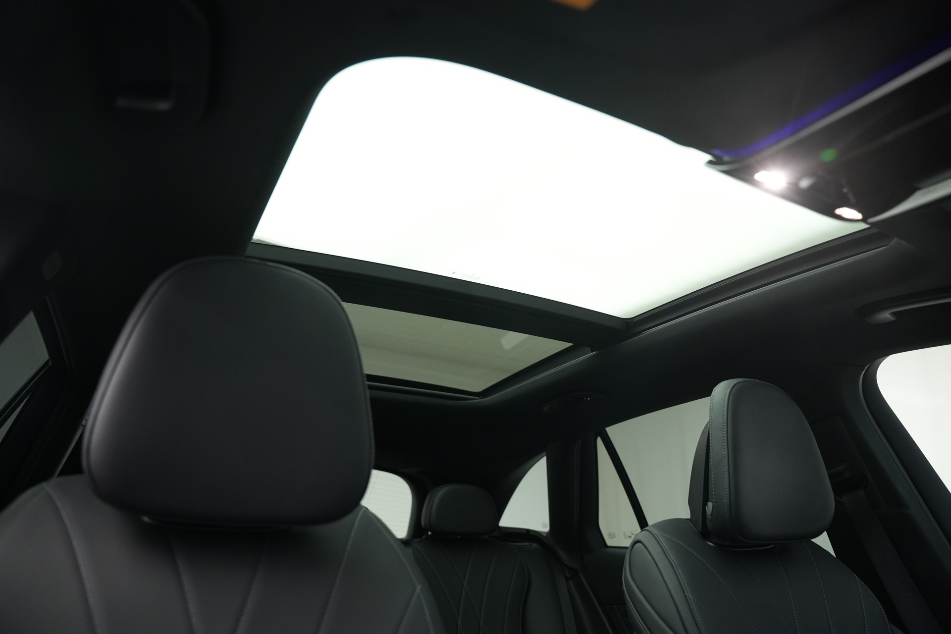 MERCEDES-BENZ GLC 300 4Matic AMG Line 9G-Tronic *AHK * Massagesitze* * Burmester*-image-15