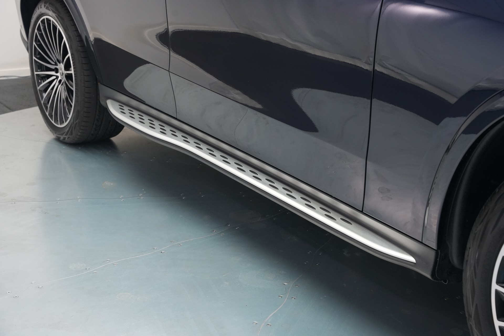 MERCEDES-BENZ GLC 300 4Matic AMG Line 9G-Tronic *AHK * Massagesitze* * Burmester*-image-47
