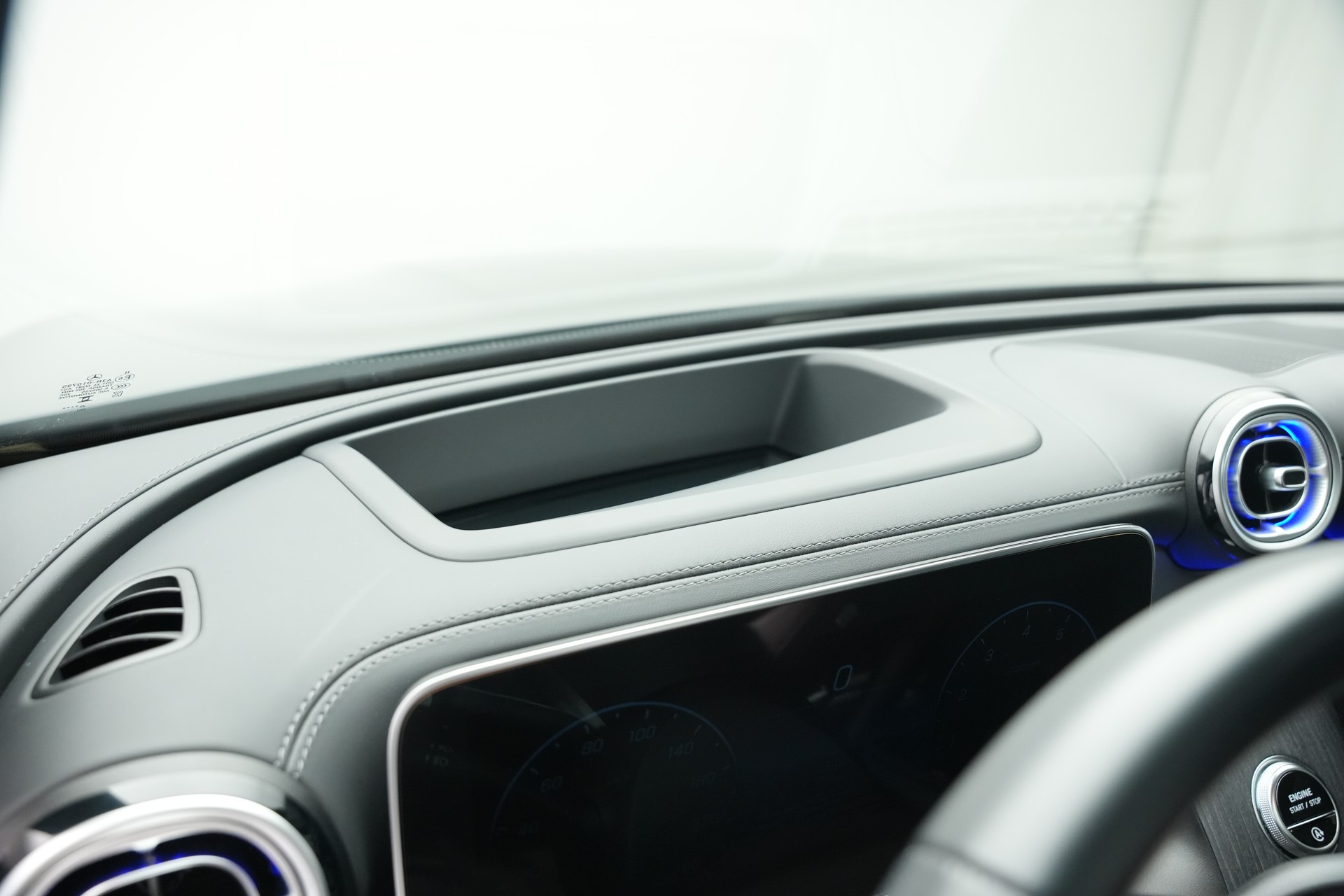 MERCEDES-BENZ GLC 300 4Matic AMG Line 9G-Tronic *AHK * Massagesitze* * Burmester*-image-22