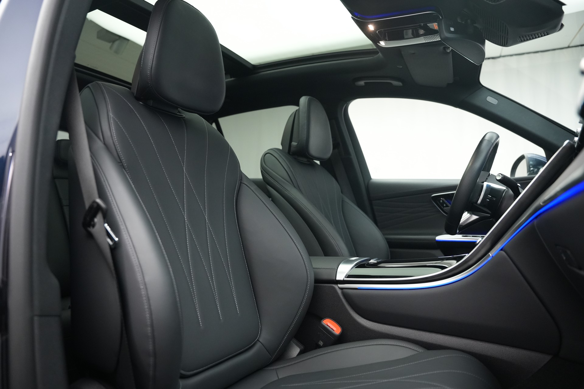 MERCEDES-BENZ GLC 300 4Matic AMG Line 9G-Tronic *AHK * Massagesitze* * Burmester*-image-13