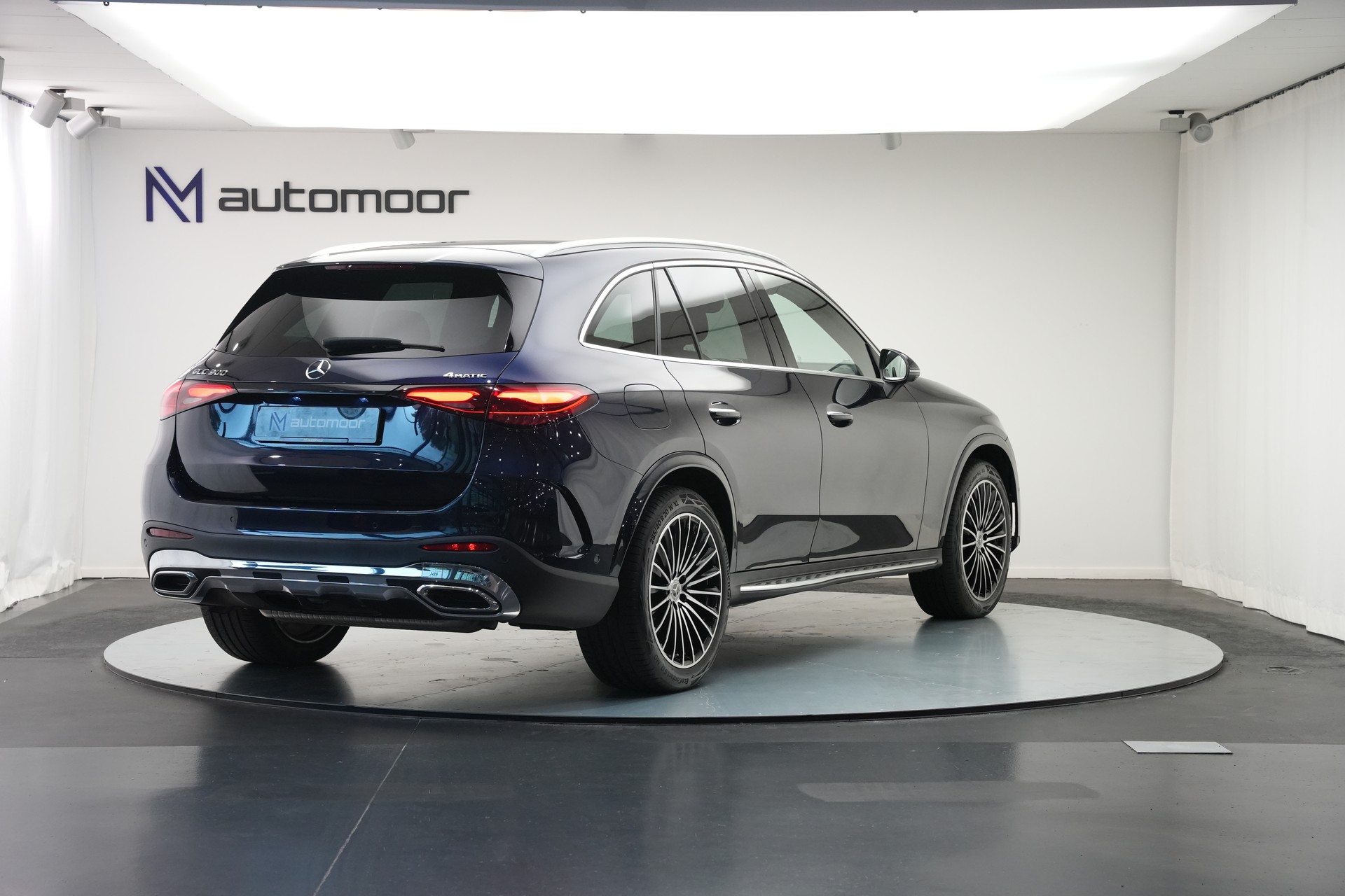 MERCEDES-BENZ GLC 300 4Matic AMG Line 9G-Tronic *AHK * Massagesitze* * Burmester*-image-4