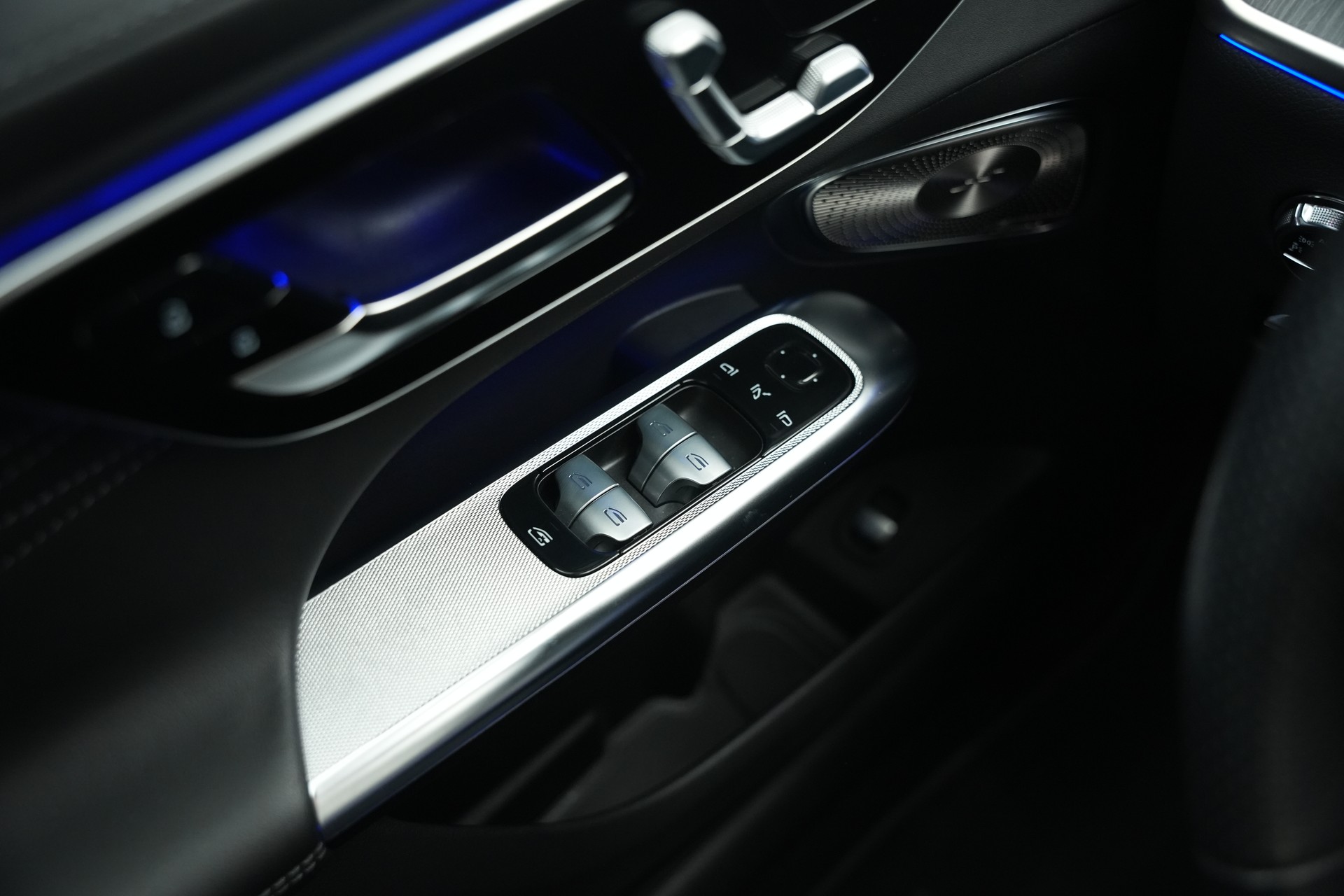 MERCEDES-BENZ GLC 300 4Matic AMG Line 9G-Tronic *AHK * Massagesitze* * Burmester*-image-29
