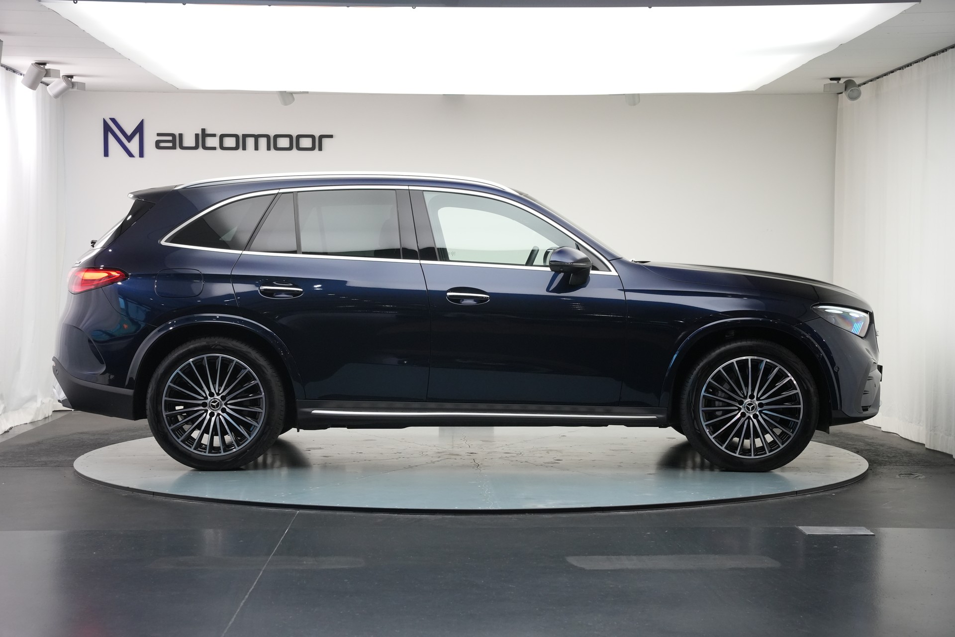 MERCEDES-BENZ GLC 300 4Matic AMG Line 9G-Tronic *AHK * Massagesitze* * Burmester*-image-3