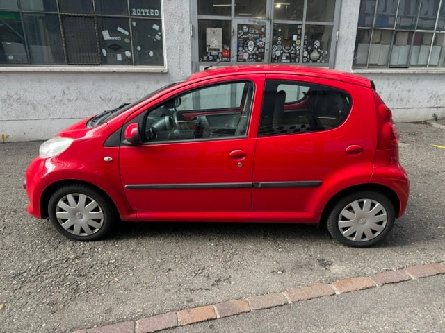 PEUGEOT 107 1.0 Trendy-image-7