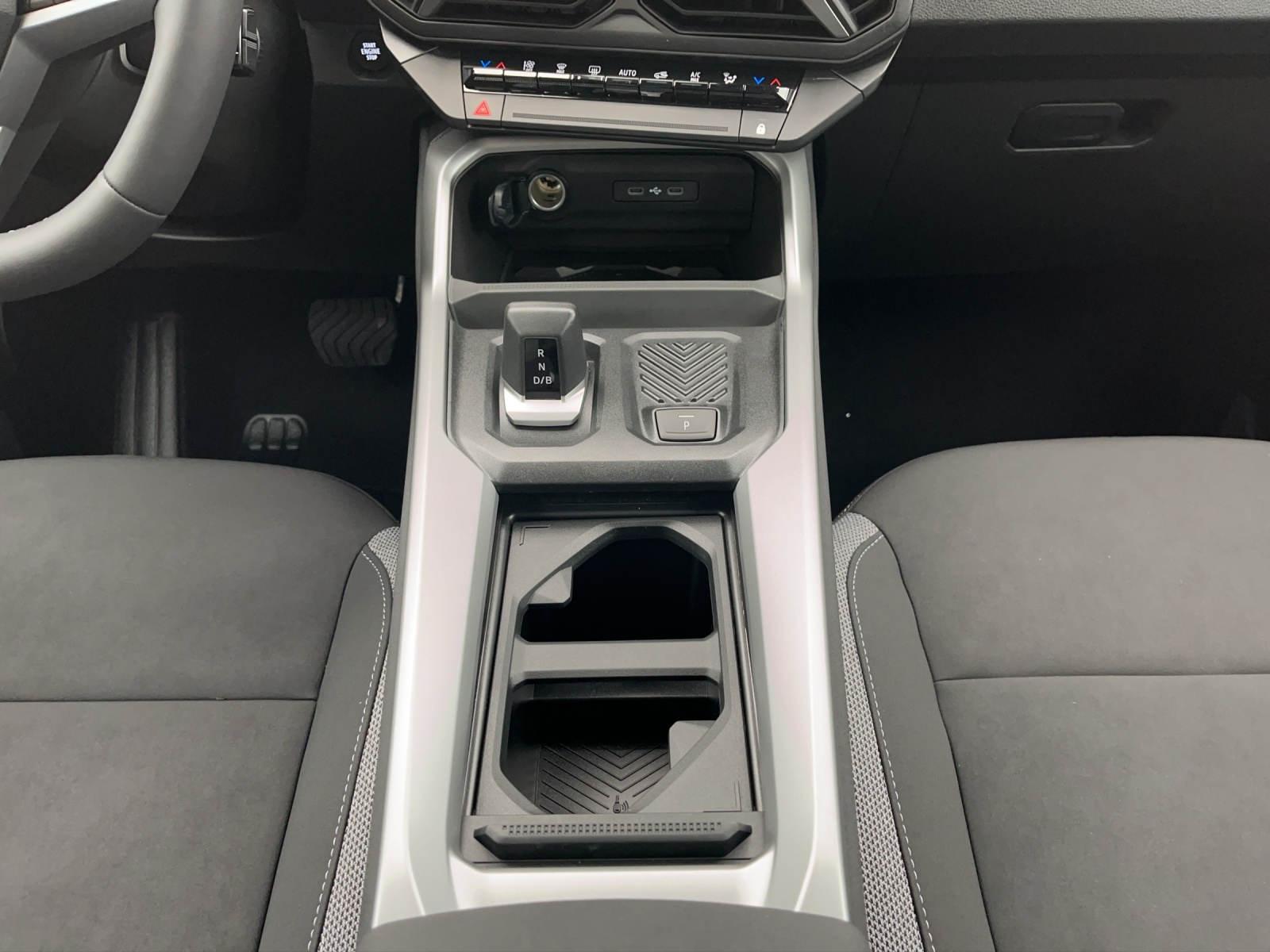 DACIA Bigster 1.8 Hybrid Journey-image-13