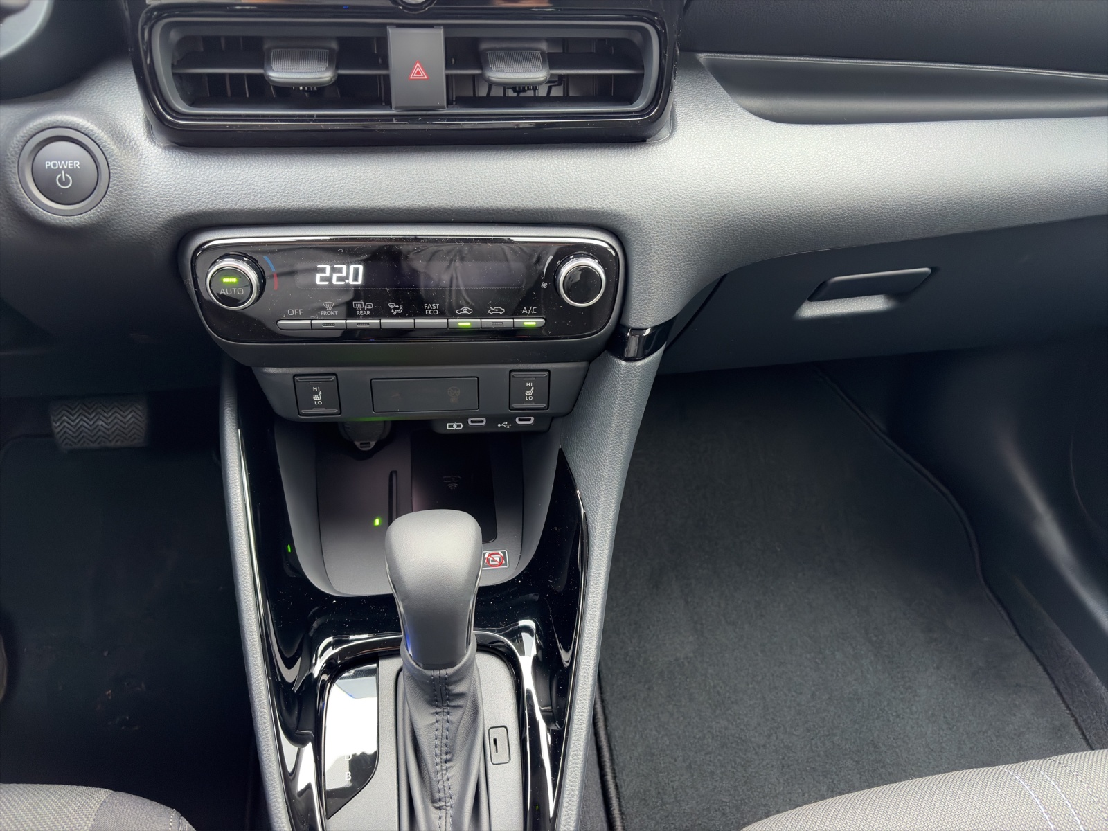 TOYOTA Yaris 1.5 VVT-i HSD Trend-image-12