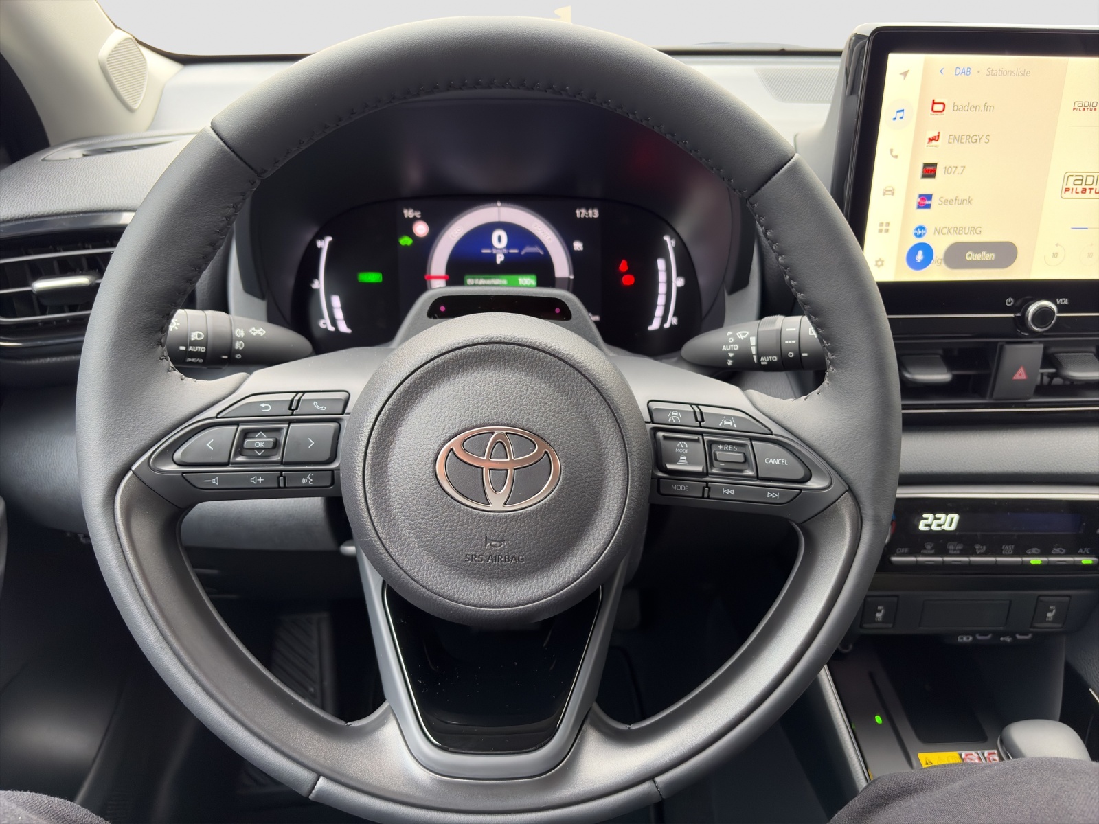 TOYOTA Yaris 1.5 VVT-i HSD Trend-image-13