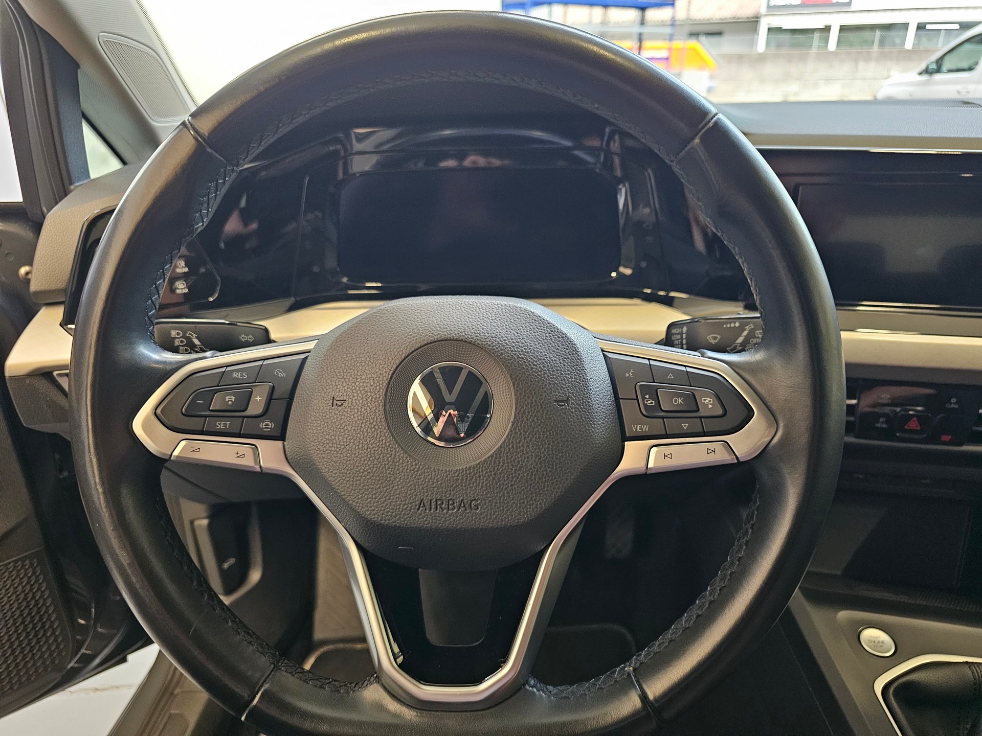 VW Golf 1.5 TSI EVO Highline-image-11