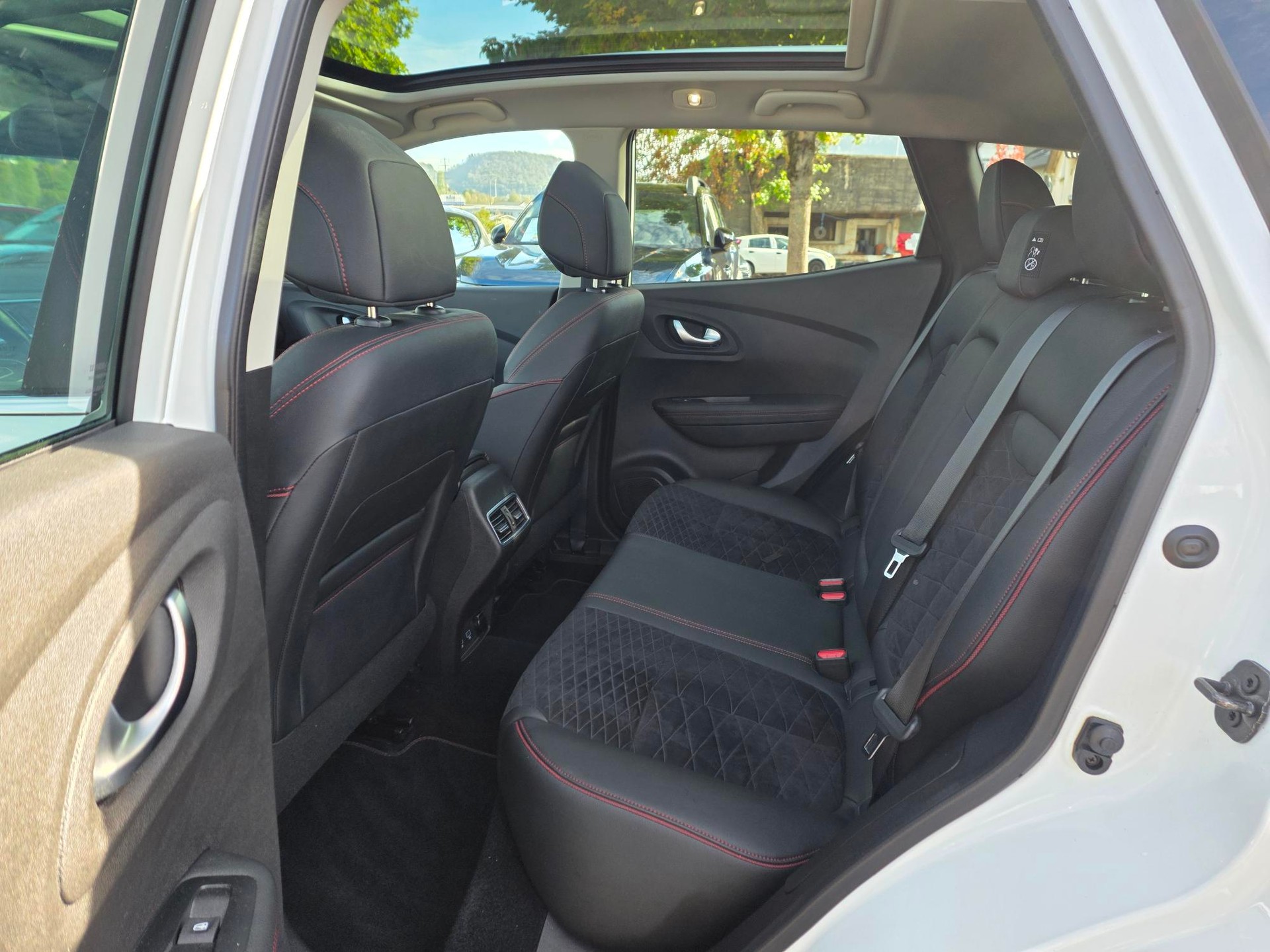 RENAULT Kadjar 1.3 TCe 160 Black Edition EDC-image-6
