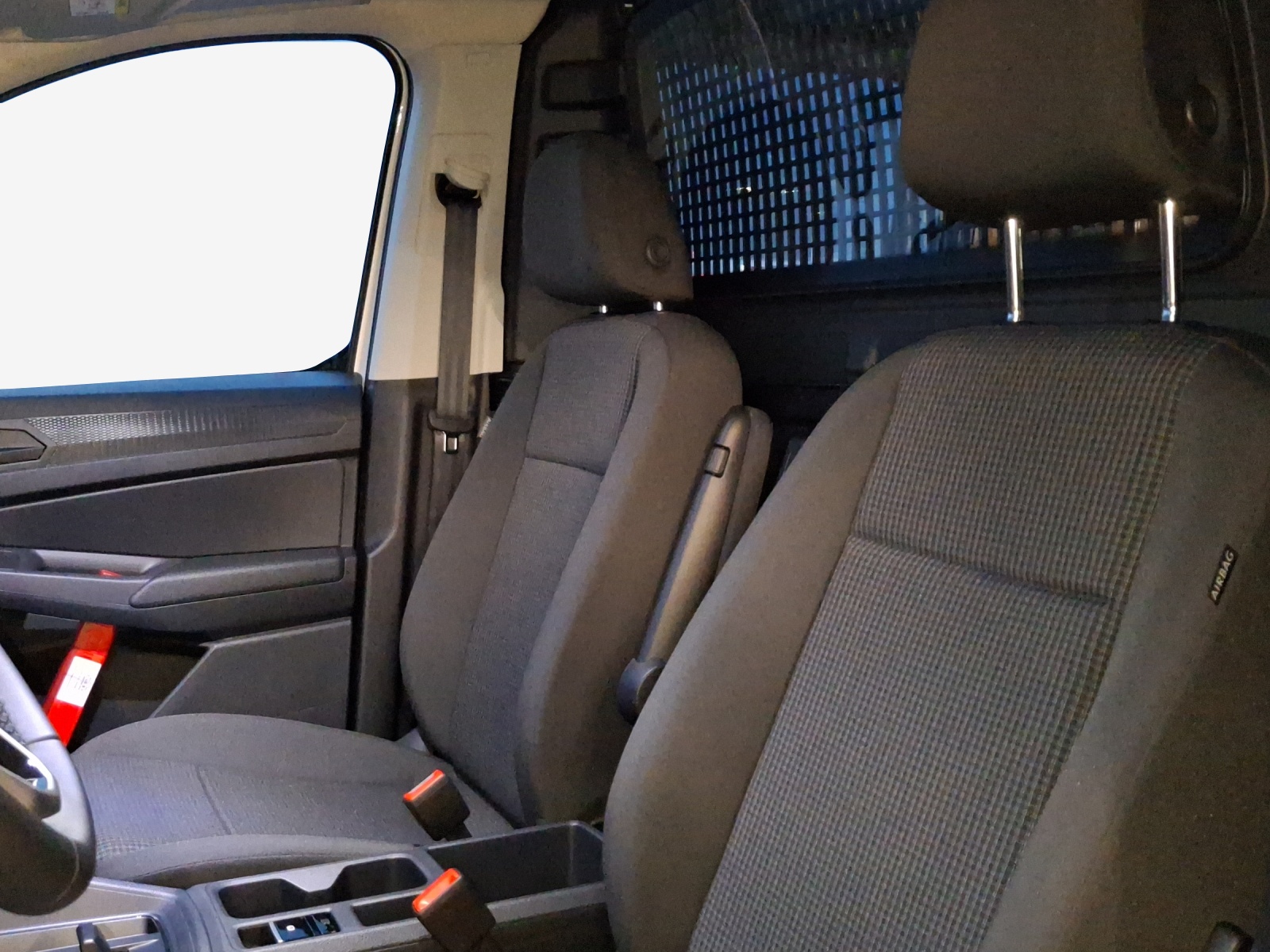 VW Caddy Cargo 1.5 TSI Plug in Hybrid DSG Maxi Entry-image-7