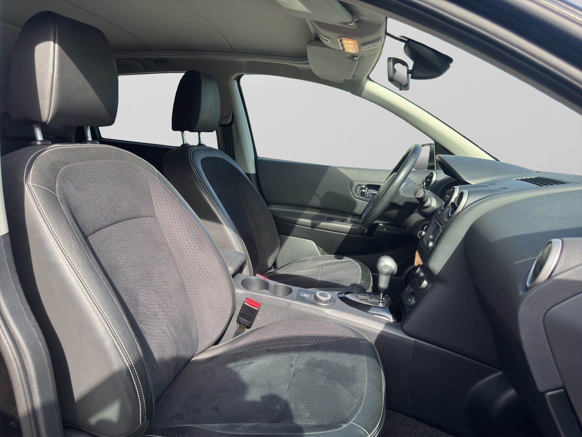 NISSAN Qashqai 2.0 dCi 4WD 360 Automatic-image-13