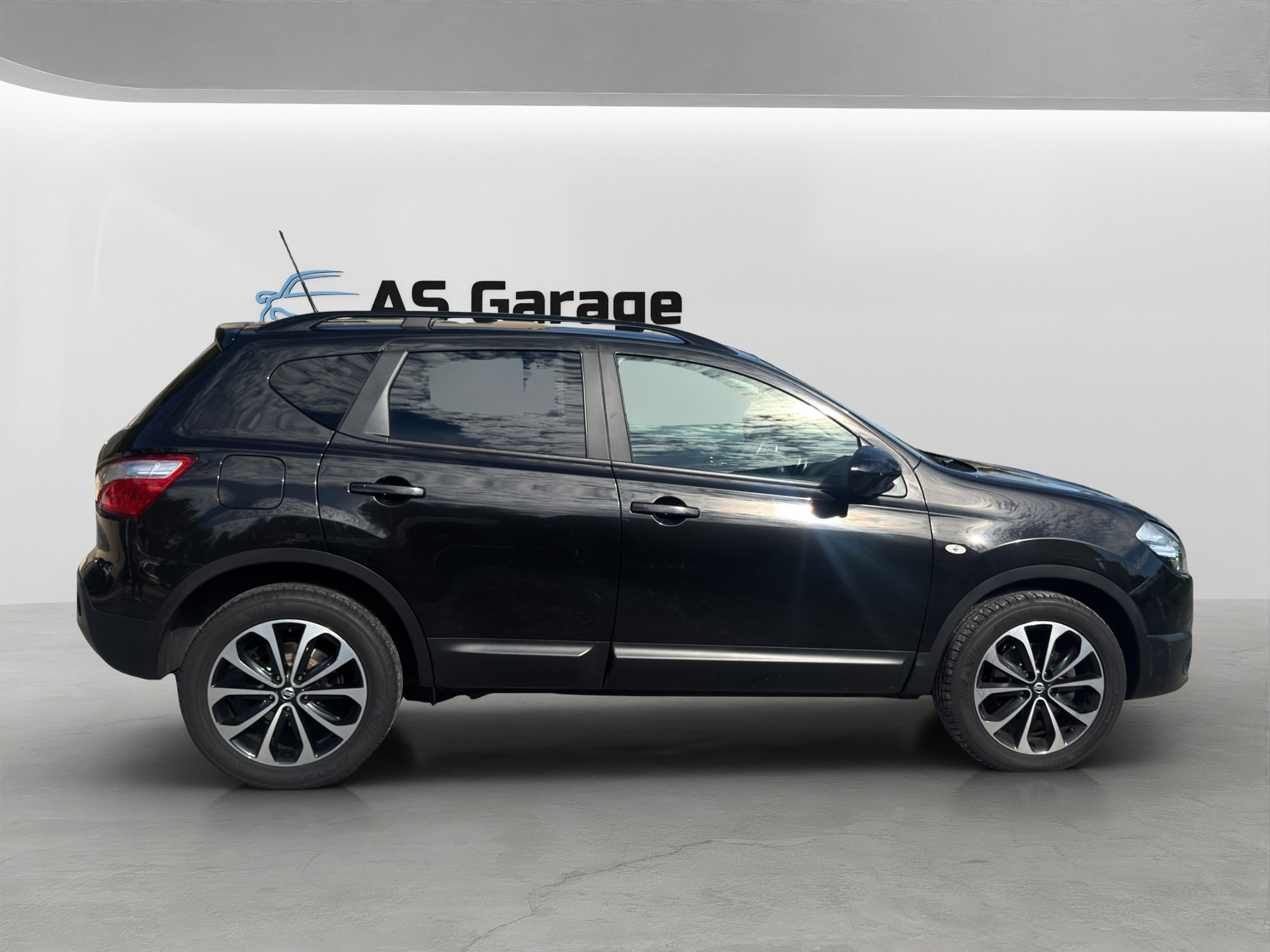 NISSAN Qashqai 2.0 dCi 4WD 360 Automatic-image-5