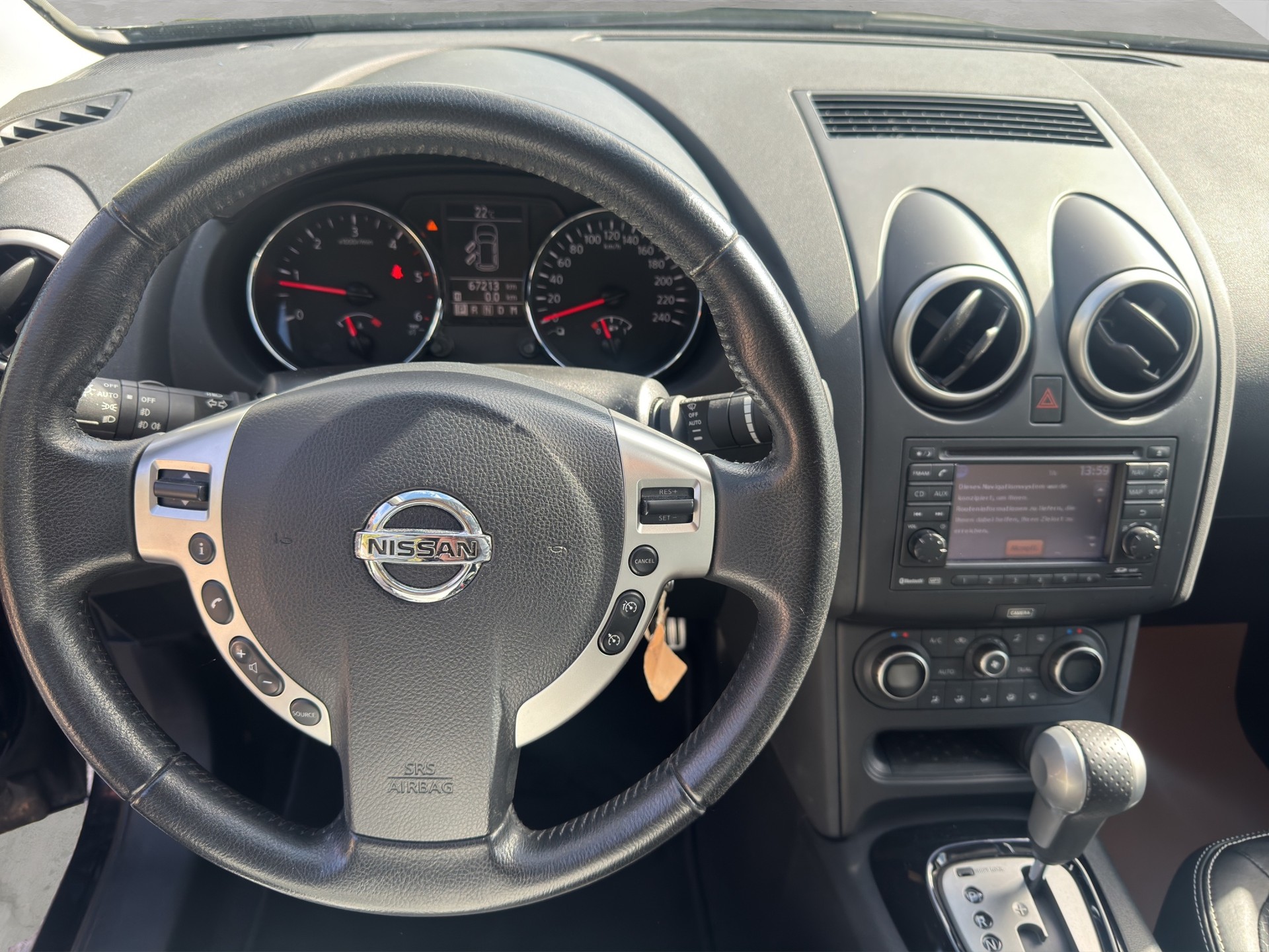 NISSAN Qashqai 2.0 dCi 4WD 360 Automatic-image-12