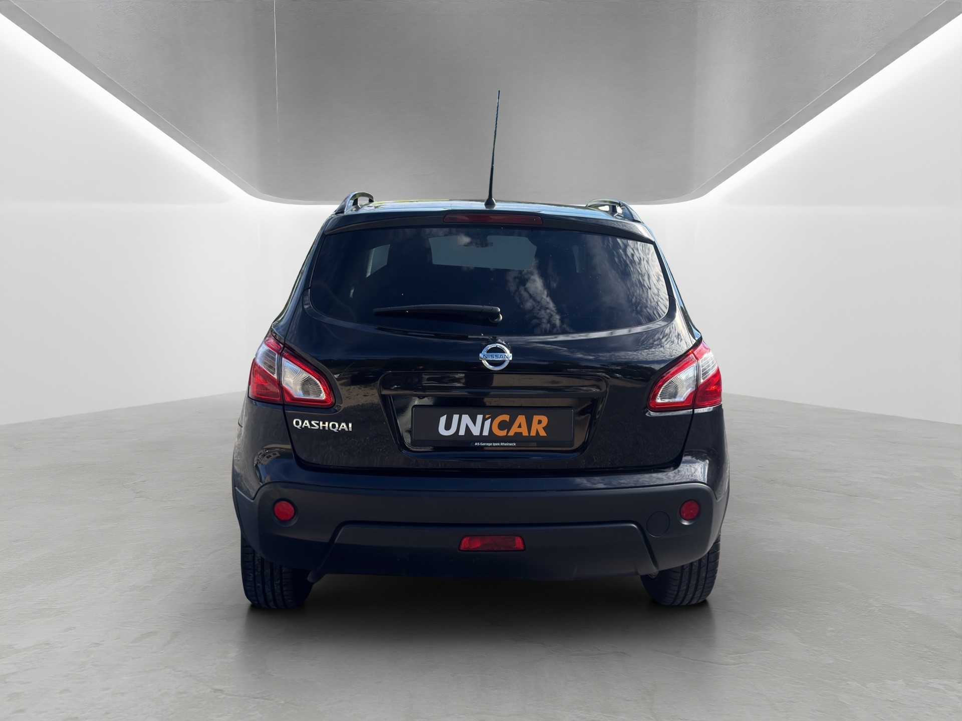 NISSAN Qashqai 2.0 dCi 4WD 360 Automatic-image-3