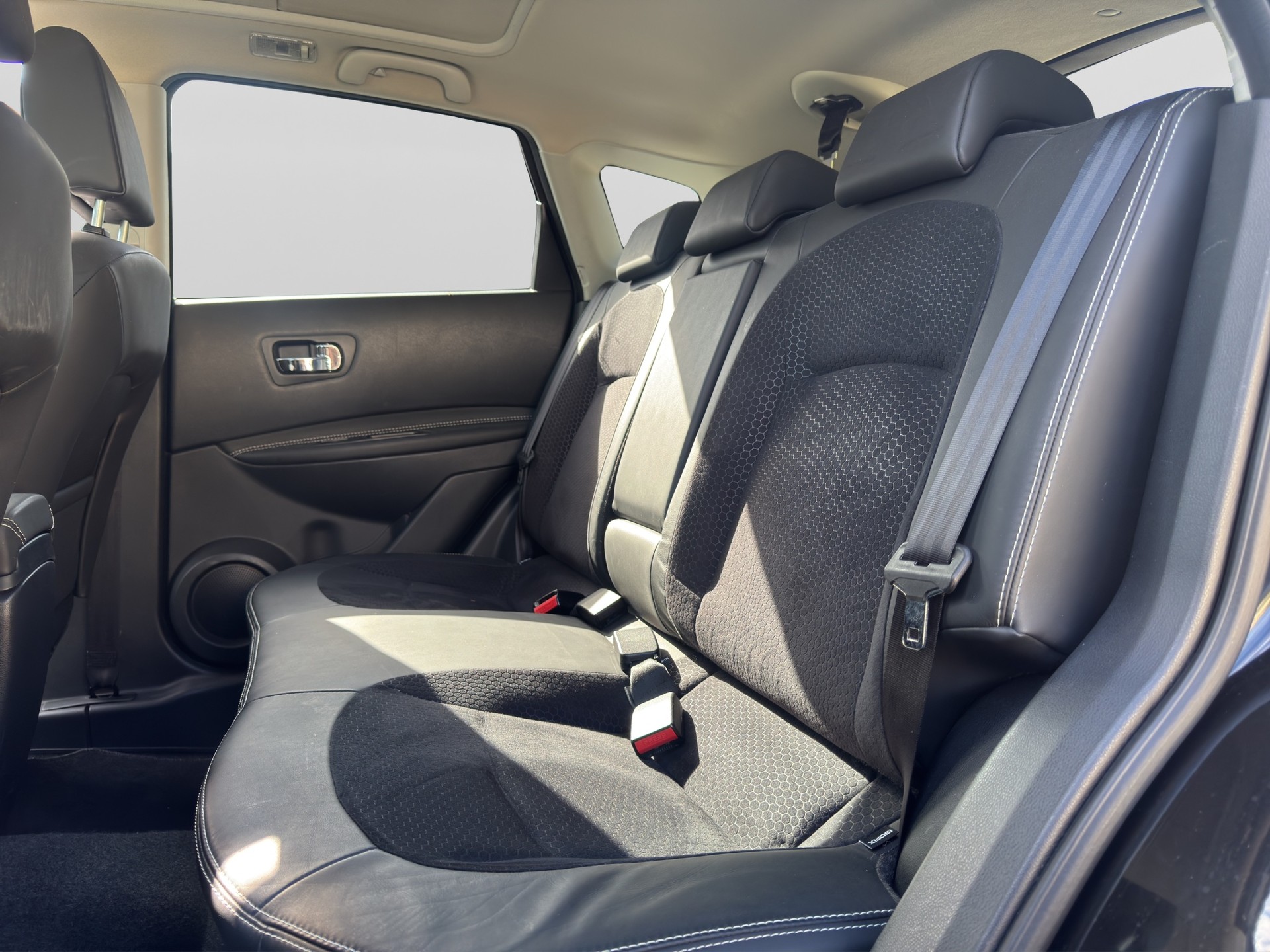 NISSAN Qashqai 2.0 dCi 4WD 360 Automatic-image-11