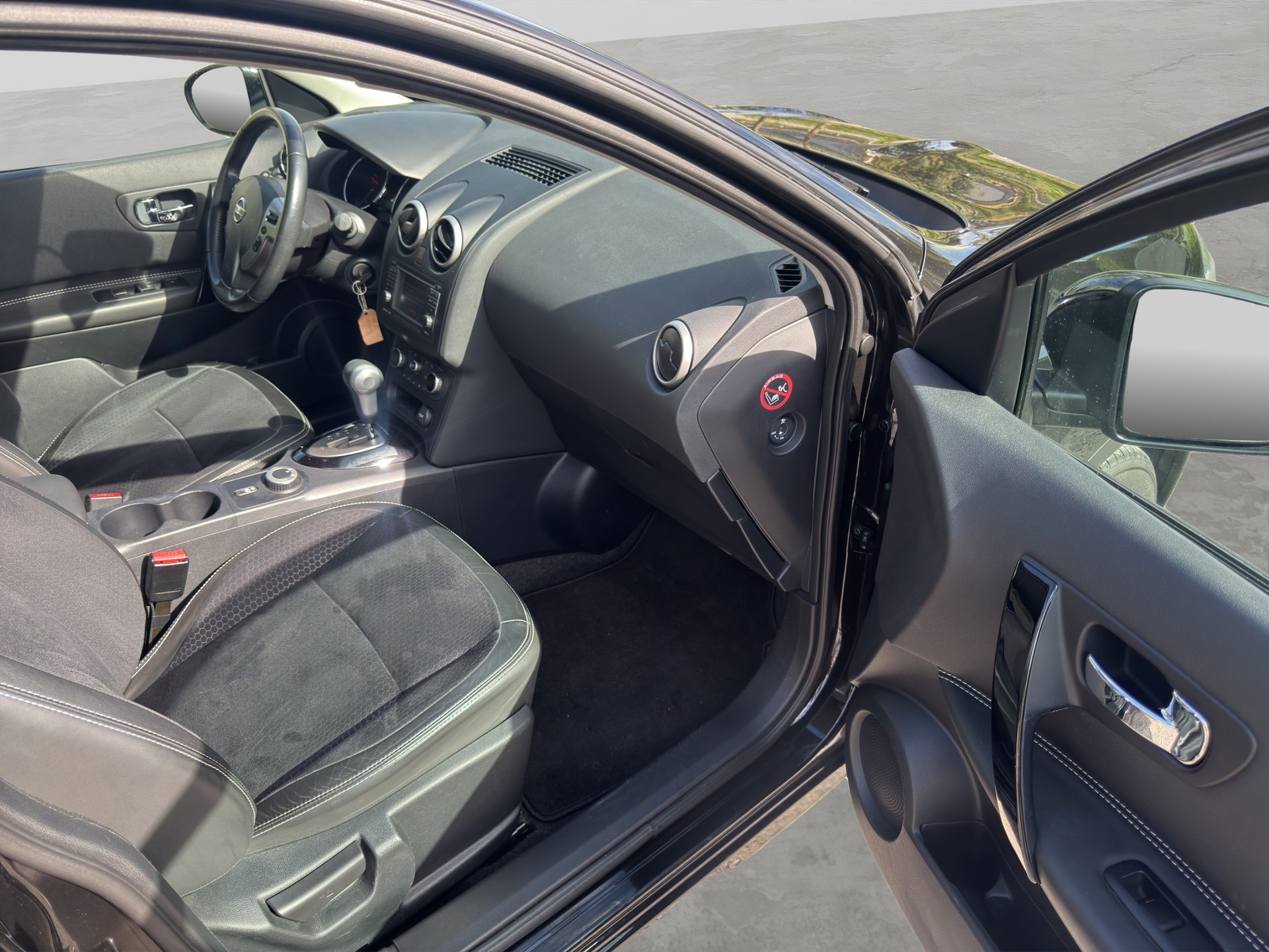 NISSAN Qashqai 2.0 dCi 4WD 360 Automatic-image-10