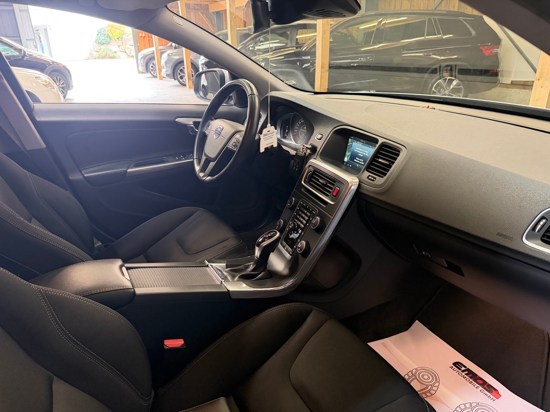 VOLVO V60 D2 Summum Geartronic ** Frisch MFK**-image-8