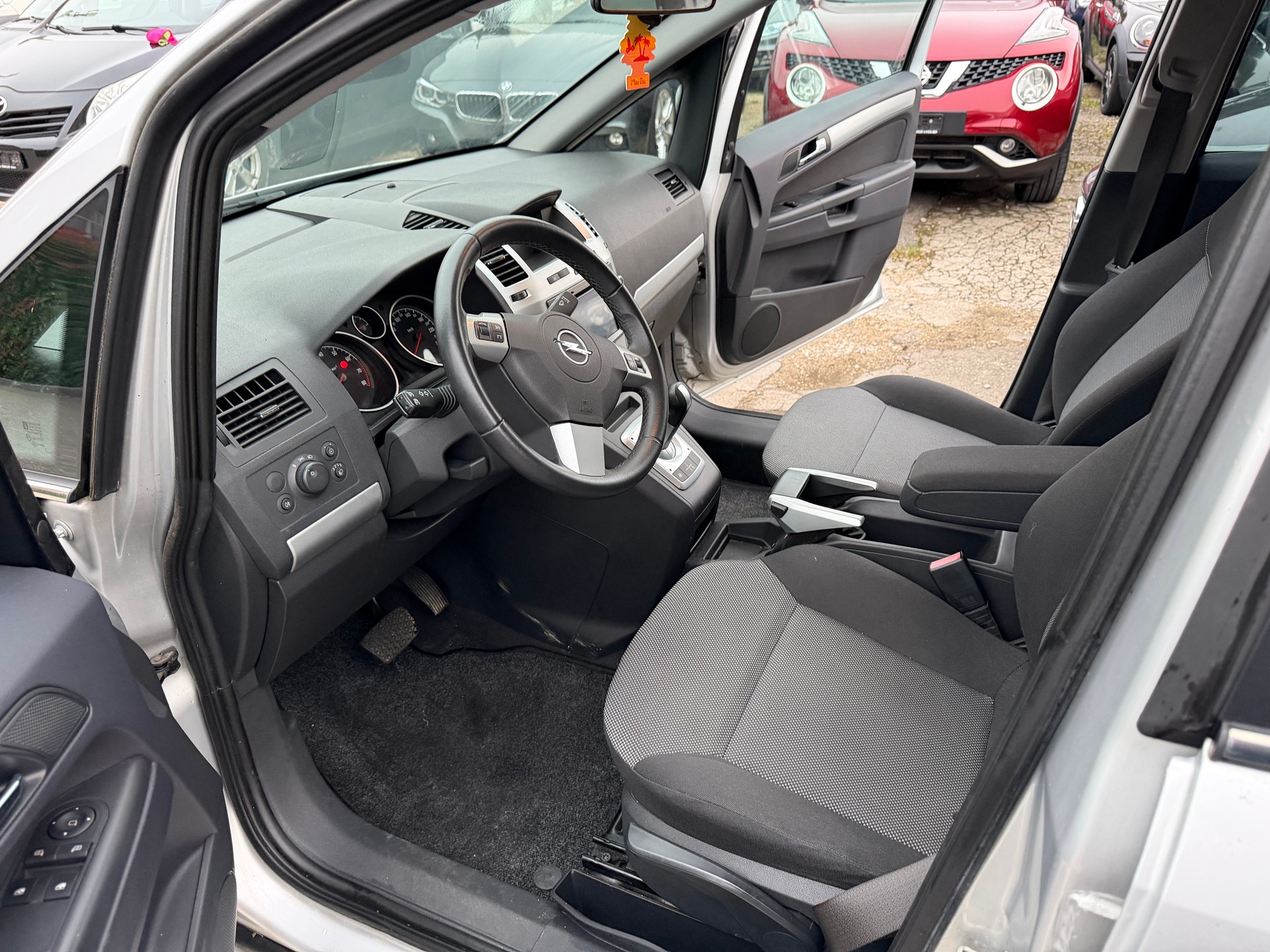 OPEL Zafira 1.8i 16V Cosmo Easytronic-frisch ab Mfk-image-9