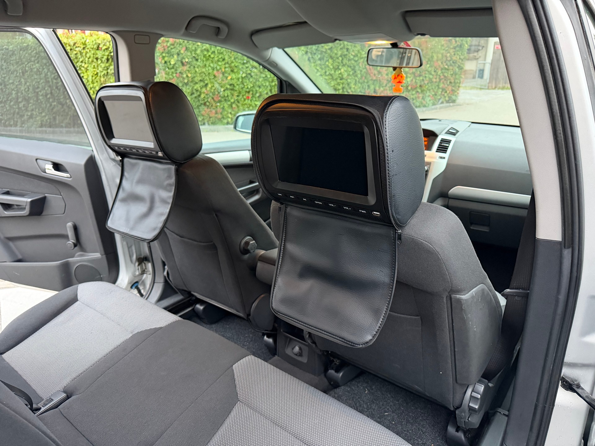 OPEL Zafira 1.8i 16V Cosmo Easytronic-frisch ab Mfk-image-10