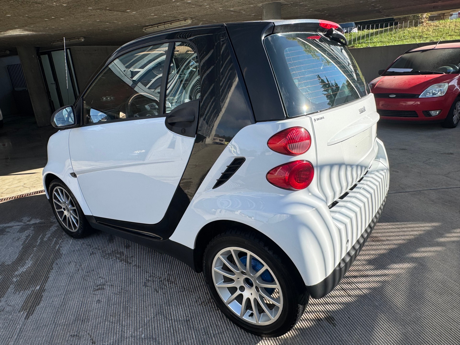 SMART fortwo black & white limited mhd softouch-image-5