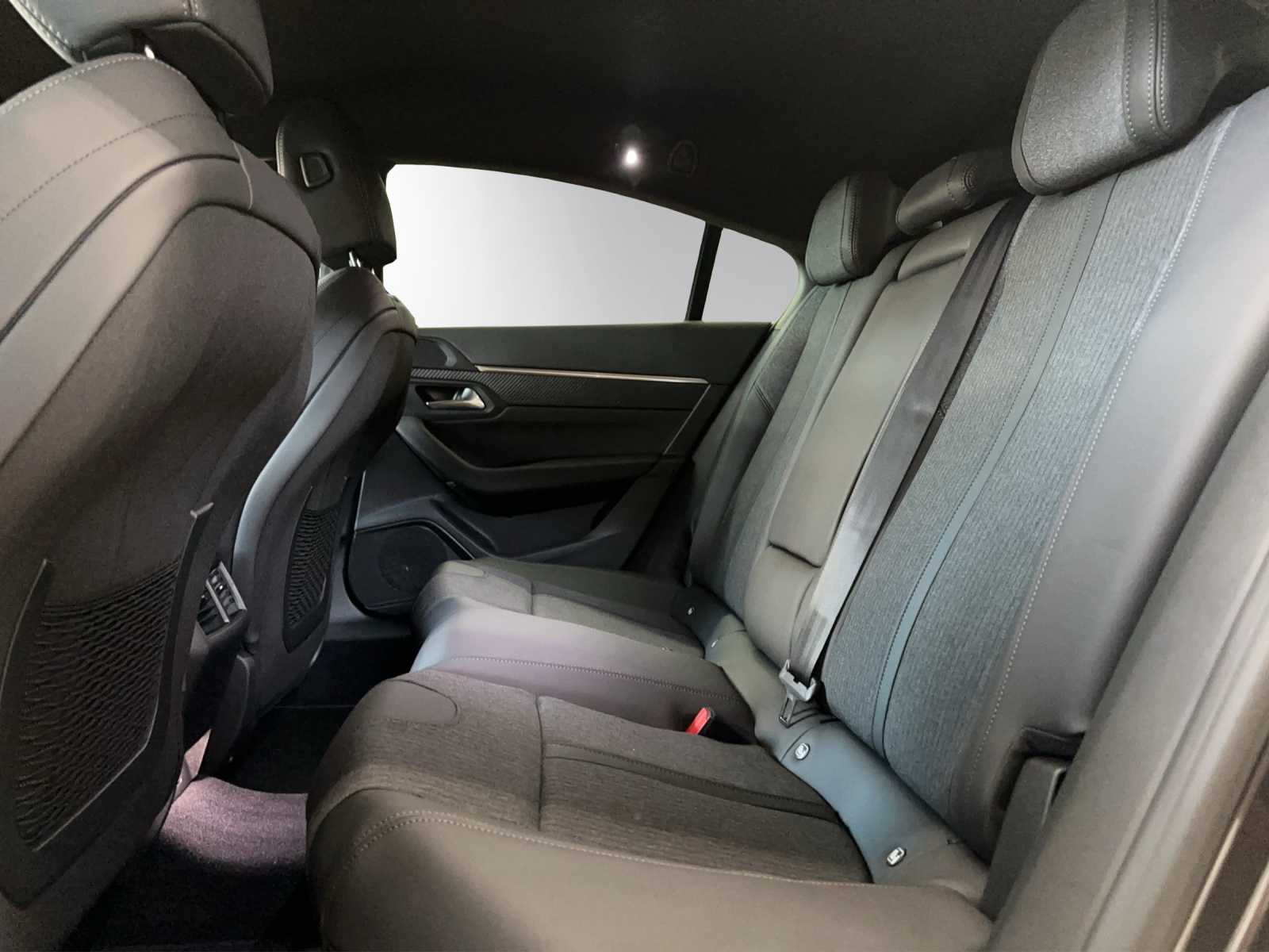 PEUGEOT 508 1.2 PureTech Allure Pack EAT8-image-12