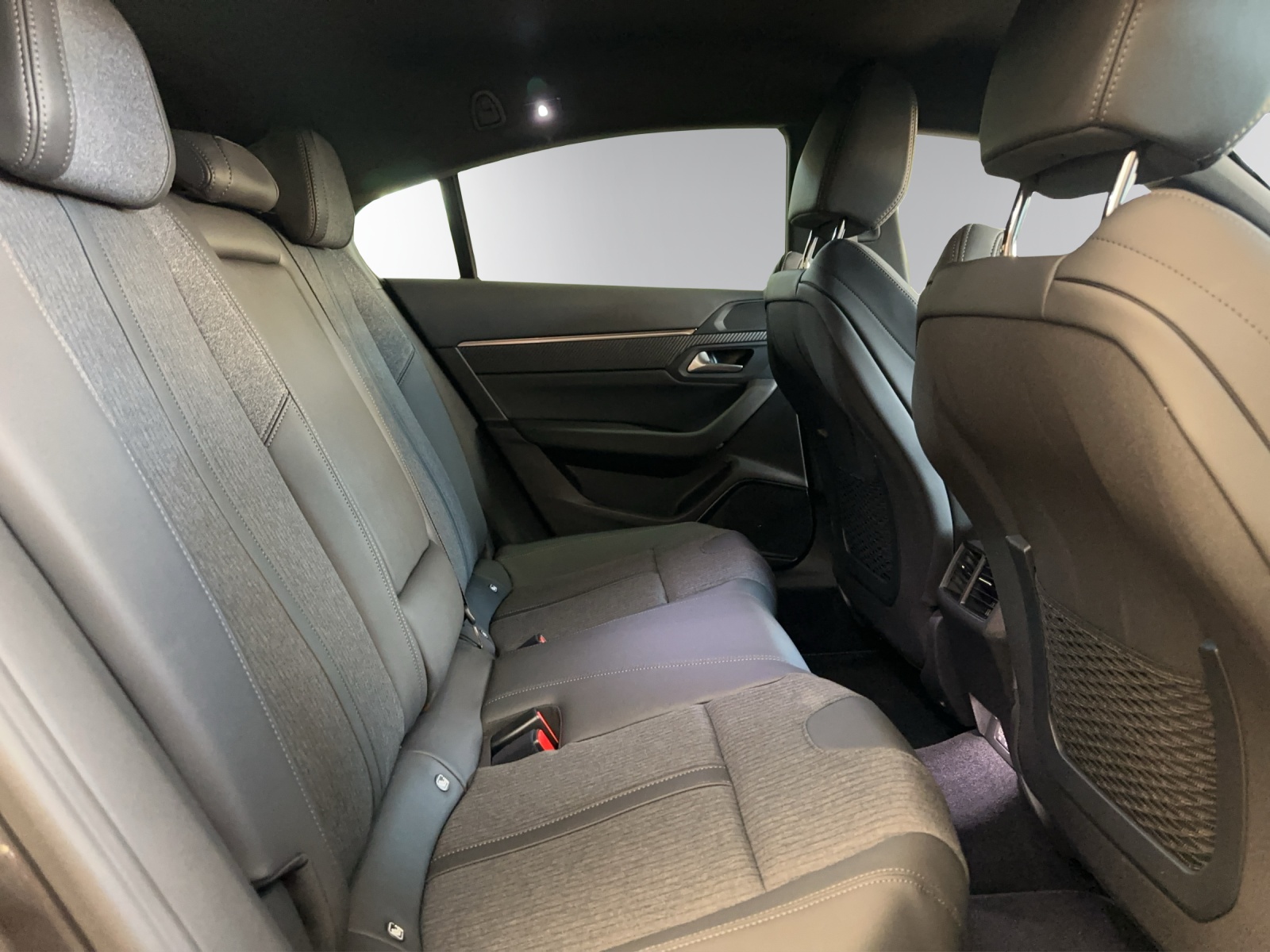 PEUGEOT 508 1.2 PureTech Allure Pack EAT8-image-13