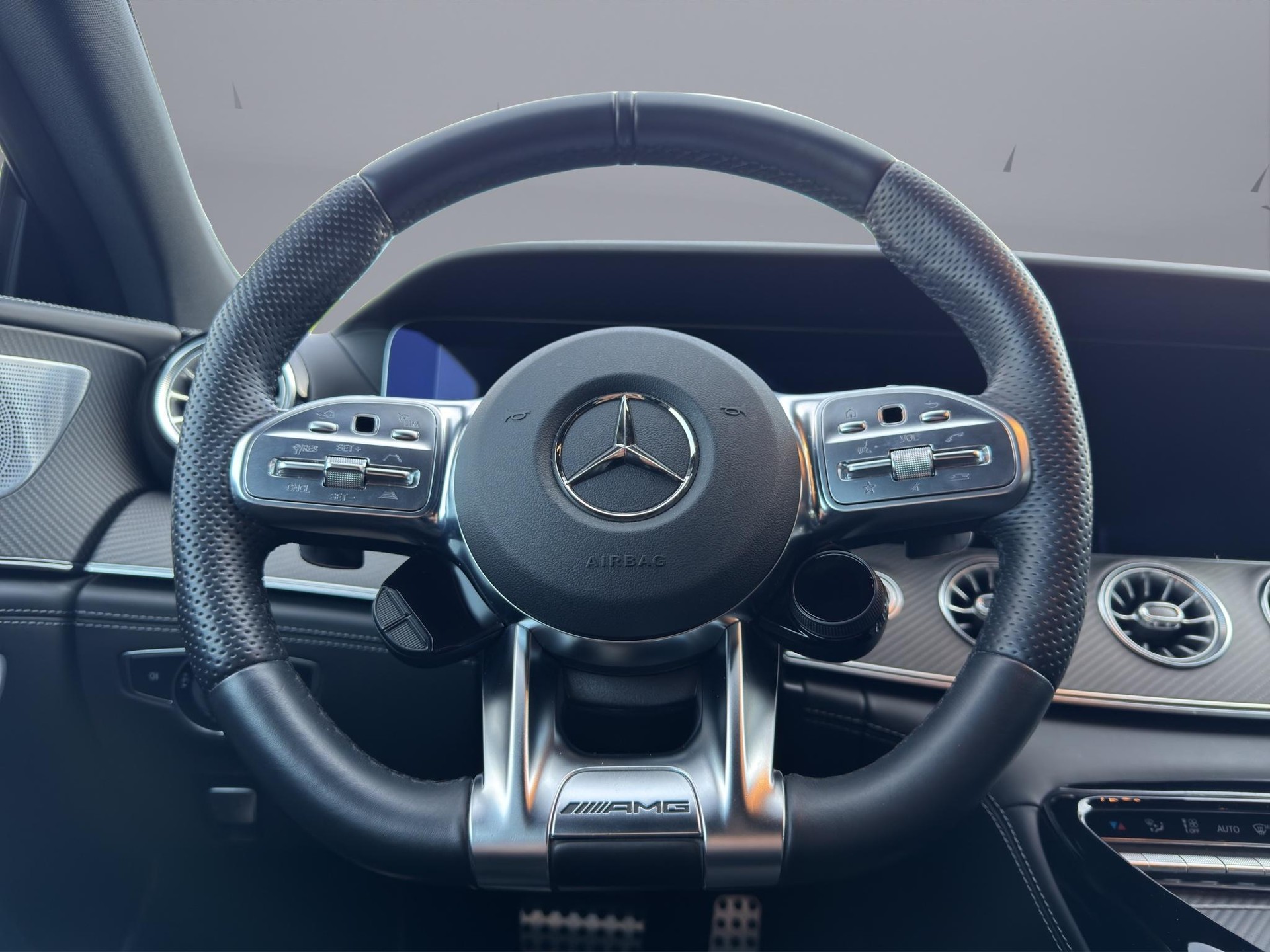 MERCEDES-BENZ AMG GT 63 S 4matic+-image-8