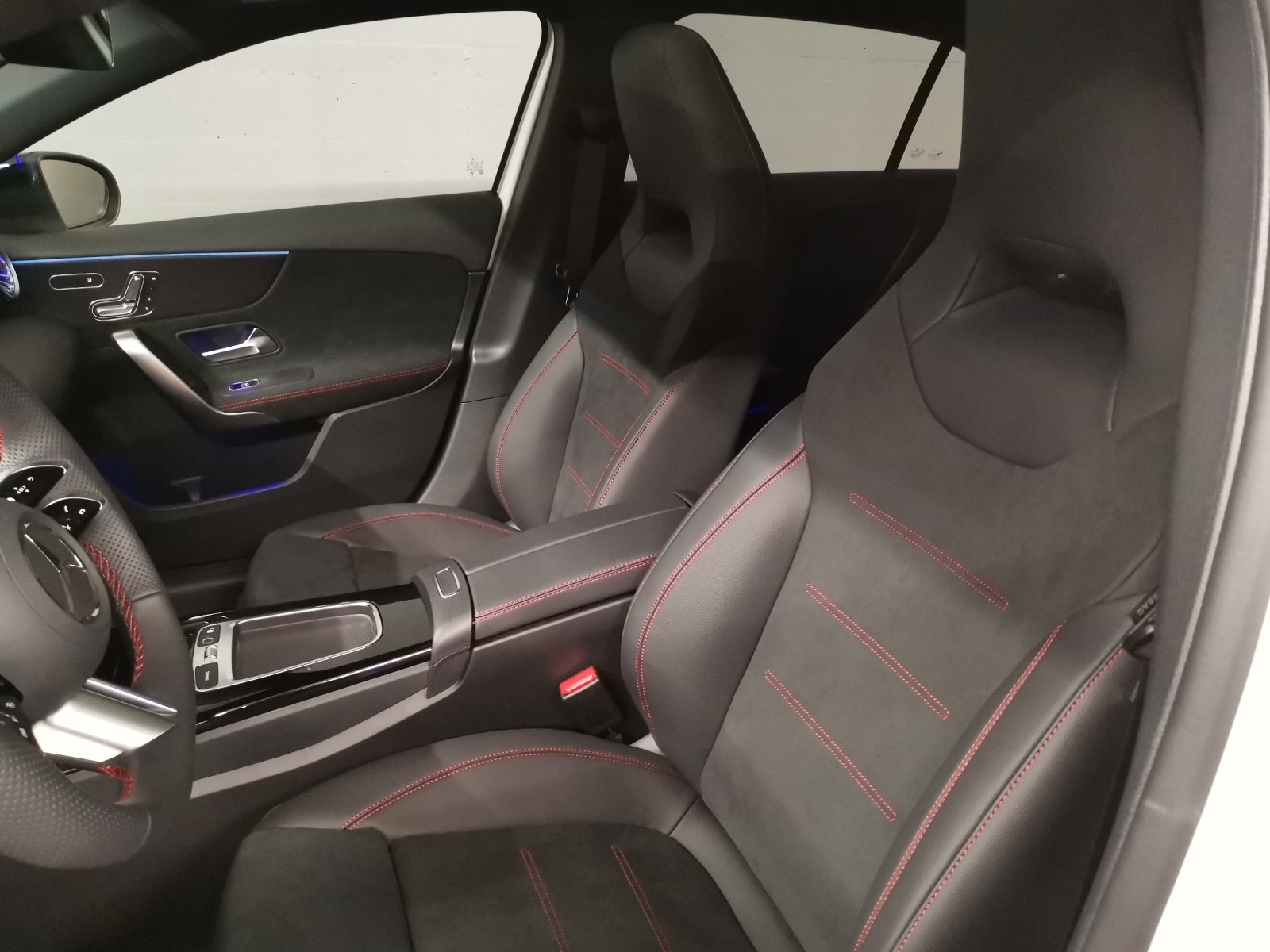 MERCEDES-BENZ A 250 AMG Line 4Matic-image-13