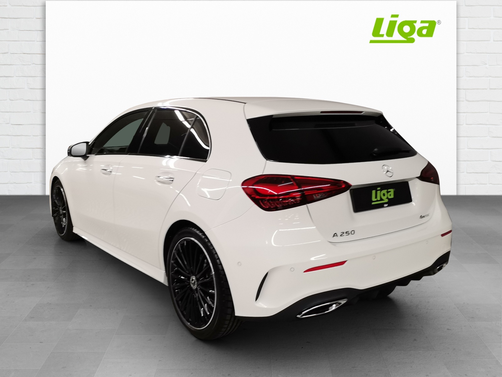 MERCEDES-BENZ A 250 AMG Line 4Matic-image-2