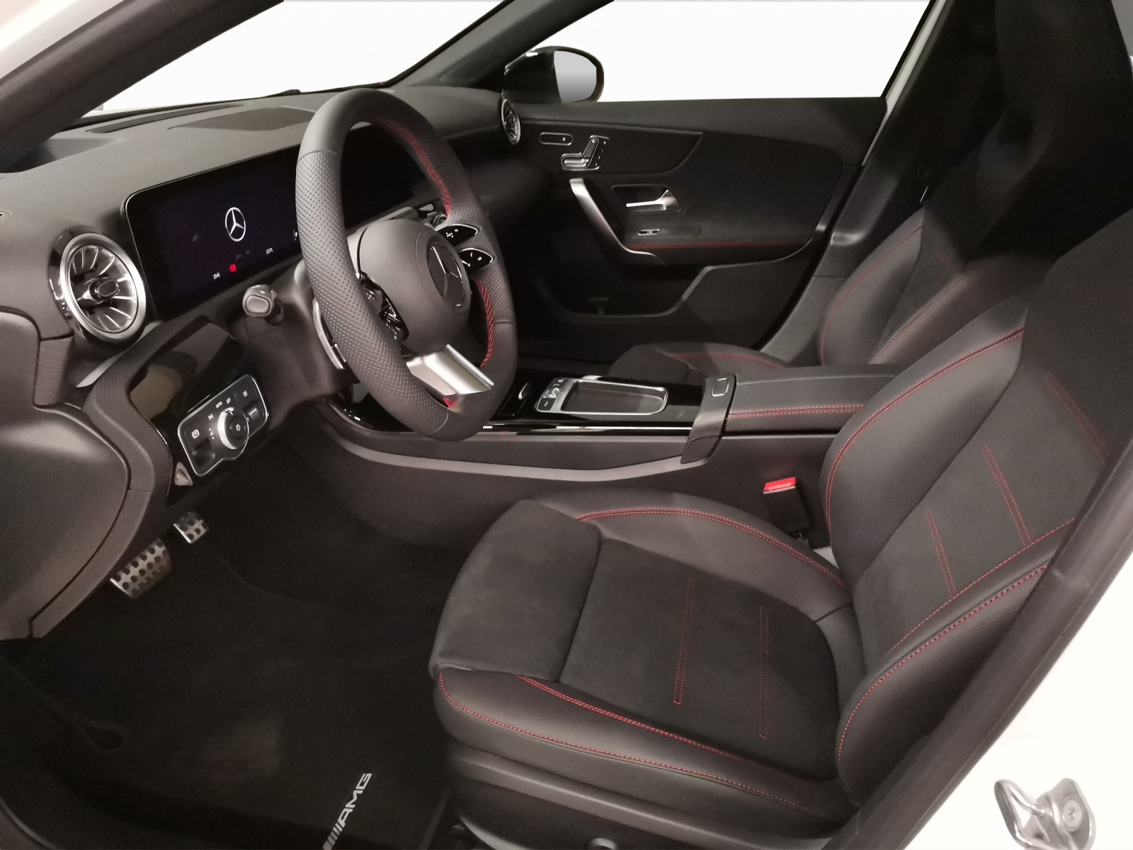 MERCEDES-BENZ A 250 AMG Line 4Matic-image-5