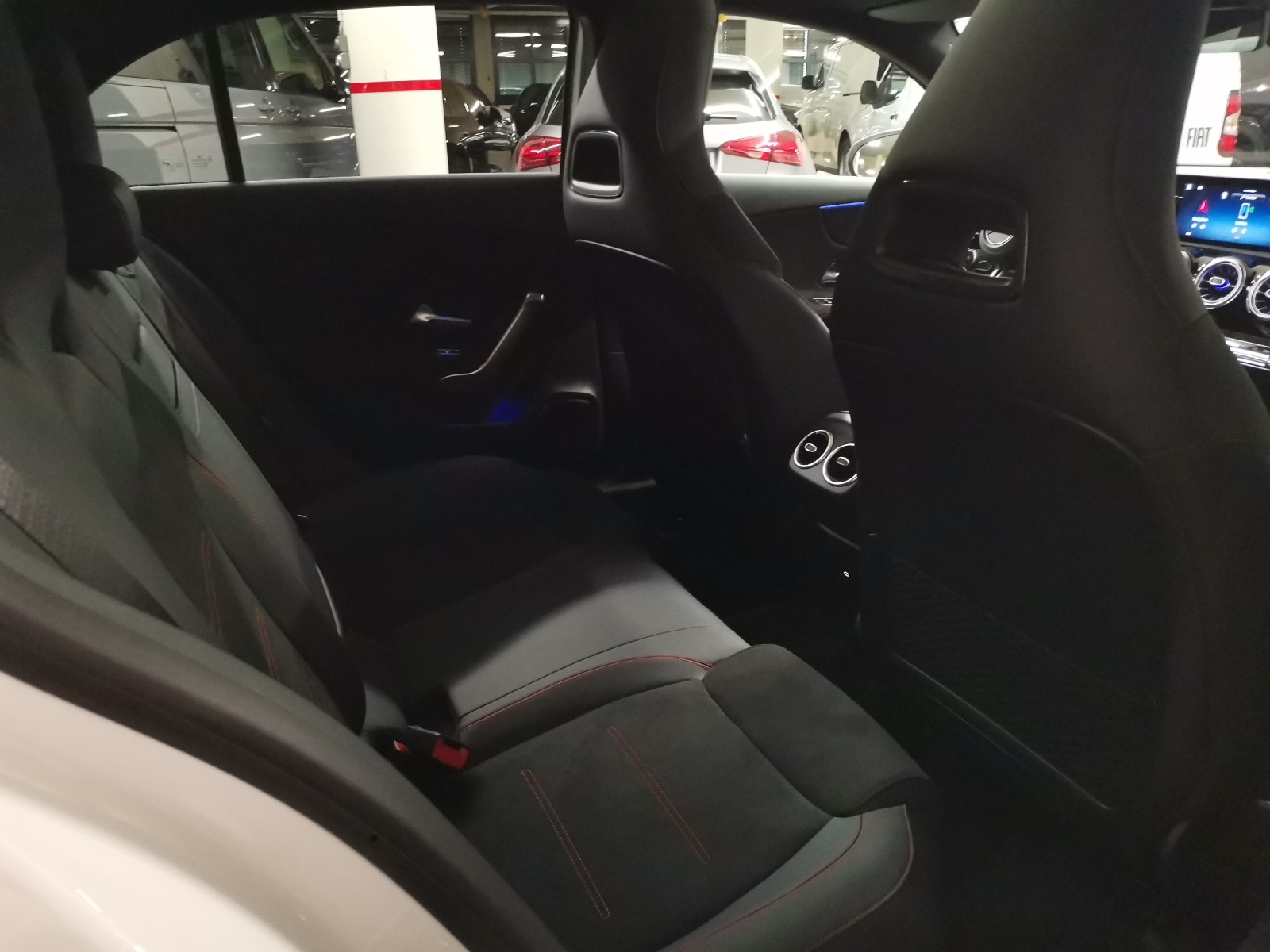 MERCEDES-BENZ A 250 AMG Line 4Matic-image-8