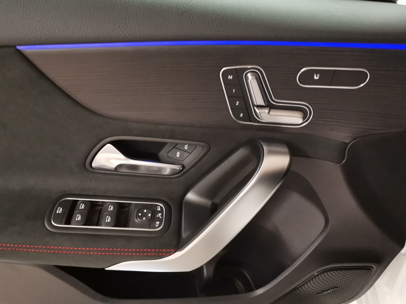 MERCEDES-BENZ A 250 AMG Line 4Matic-image-10