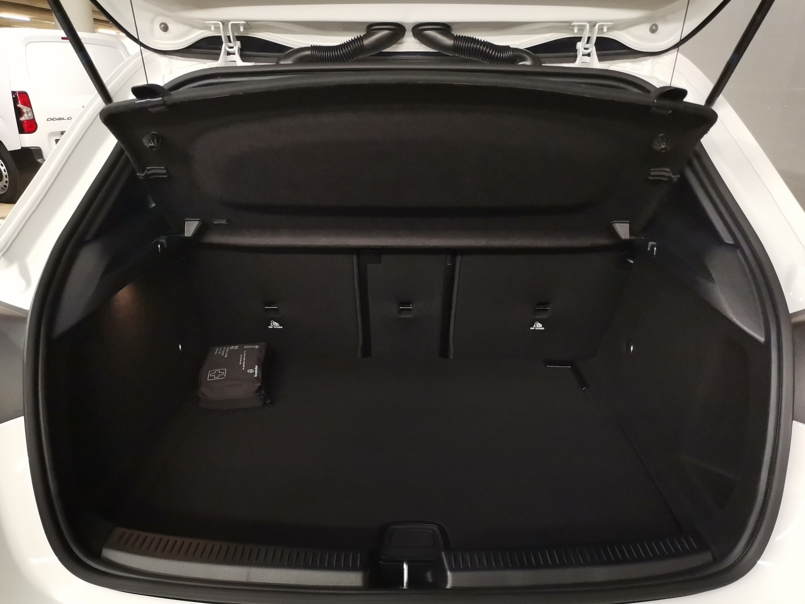 MERCEDES-BENZ A 250 AMG Line 4Matic-image-9