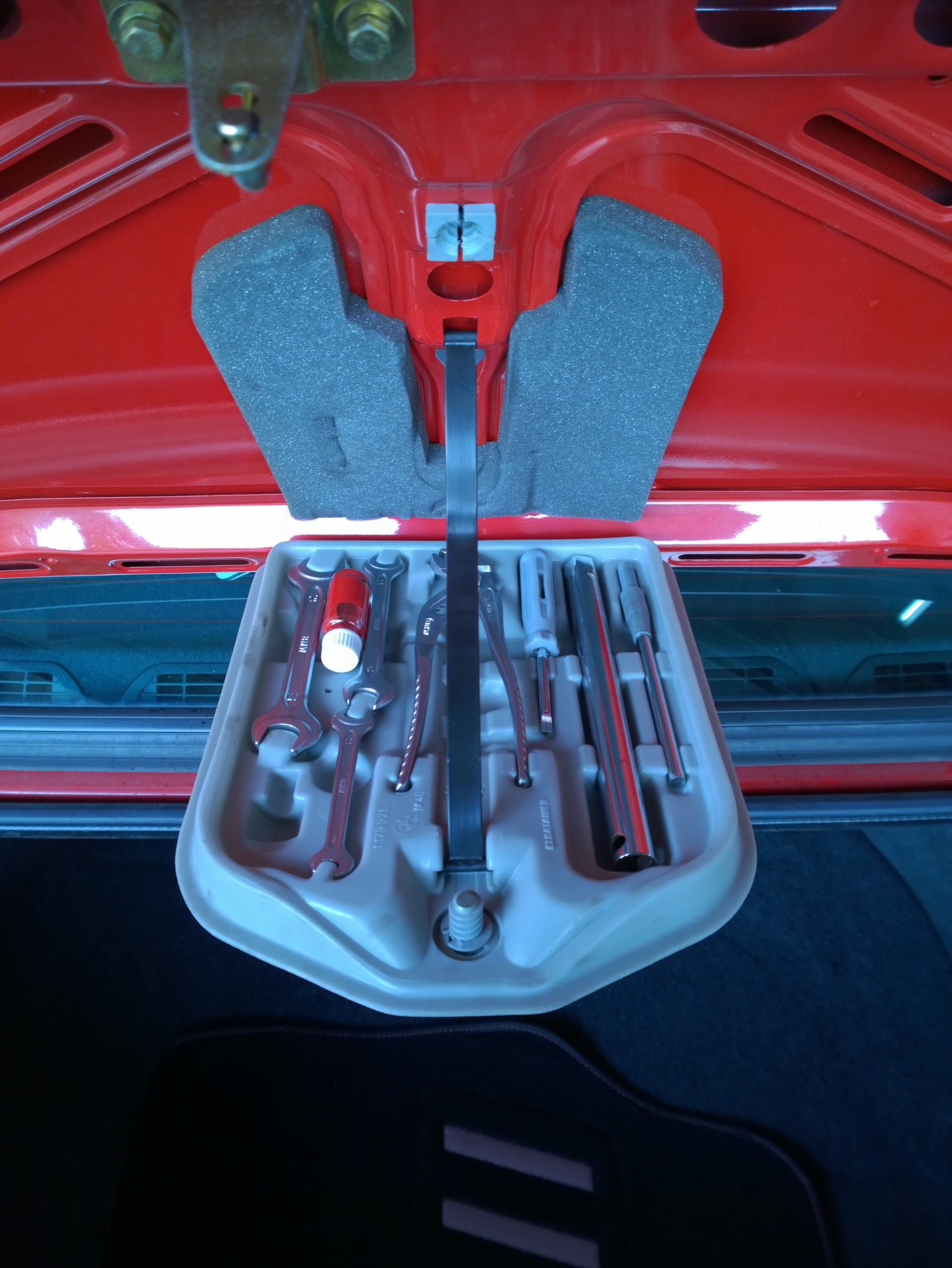 BMW 318iS-image-16
