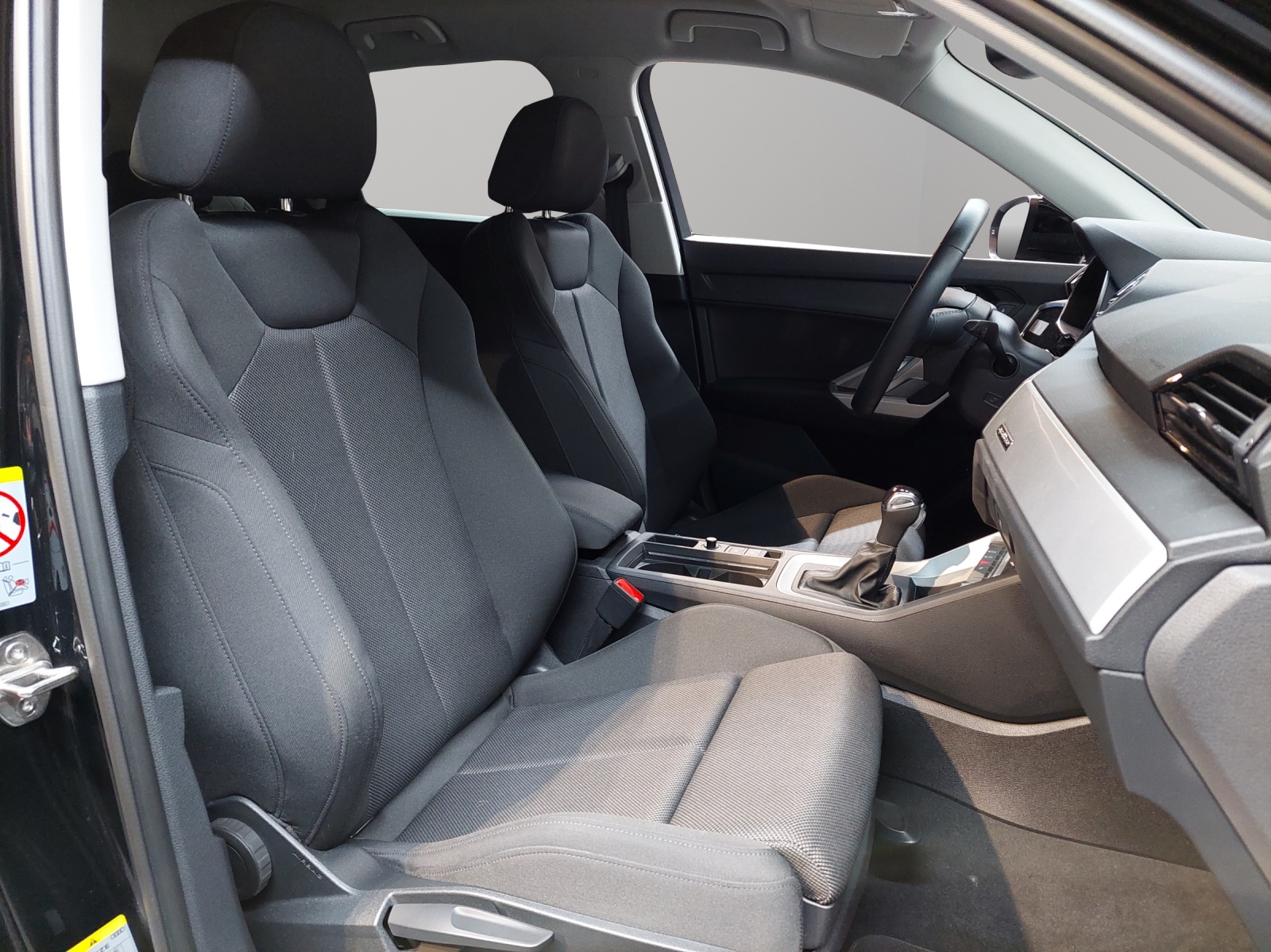 AUDI Q3 35 TDI S line quattro S-tronic-image-8