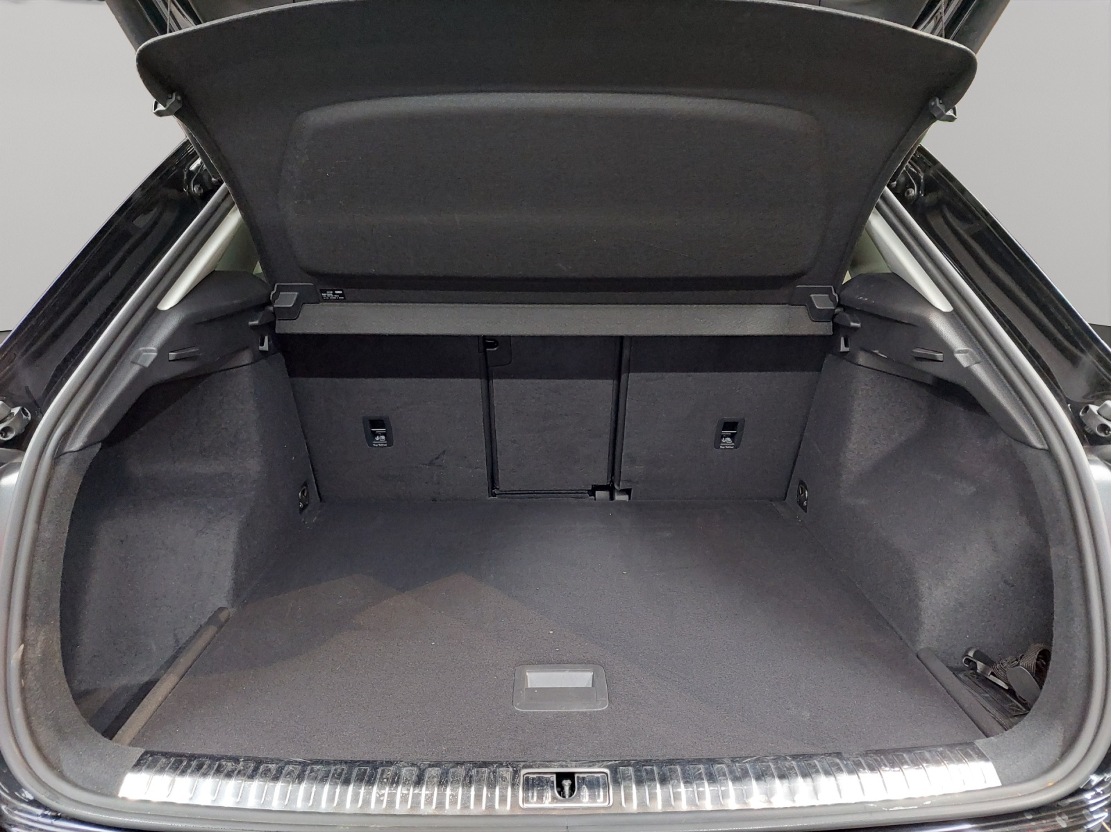 AUDI Q3 35 TDI S line quattro S-tronic-image-10