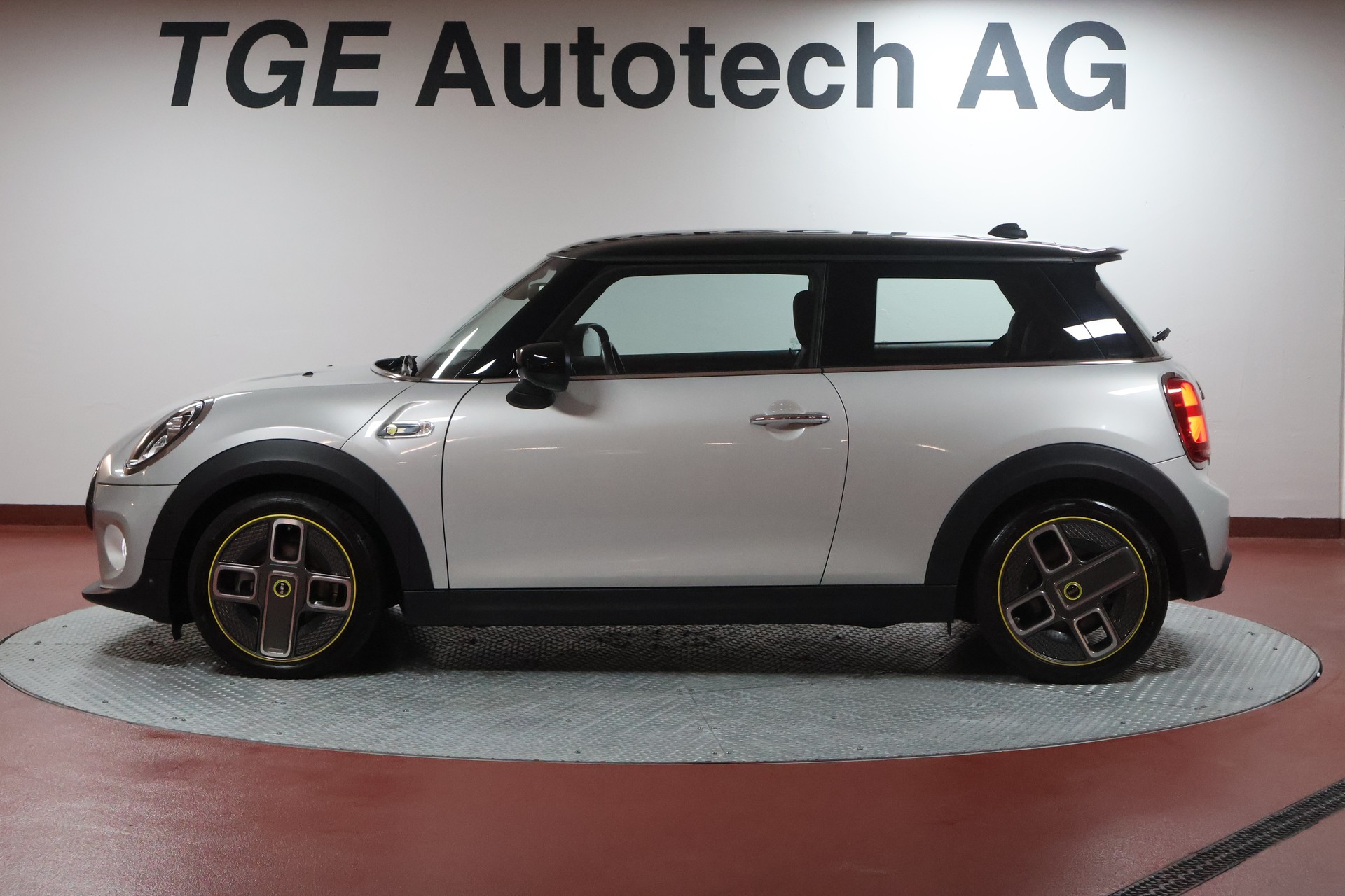 MINI Cooper SE-image-3
