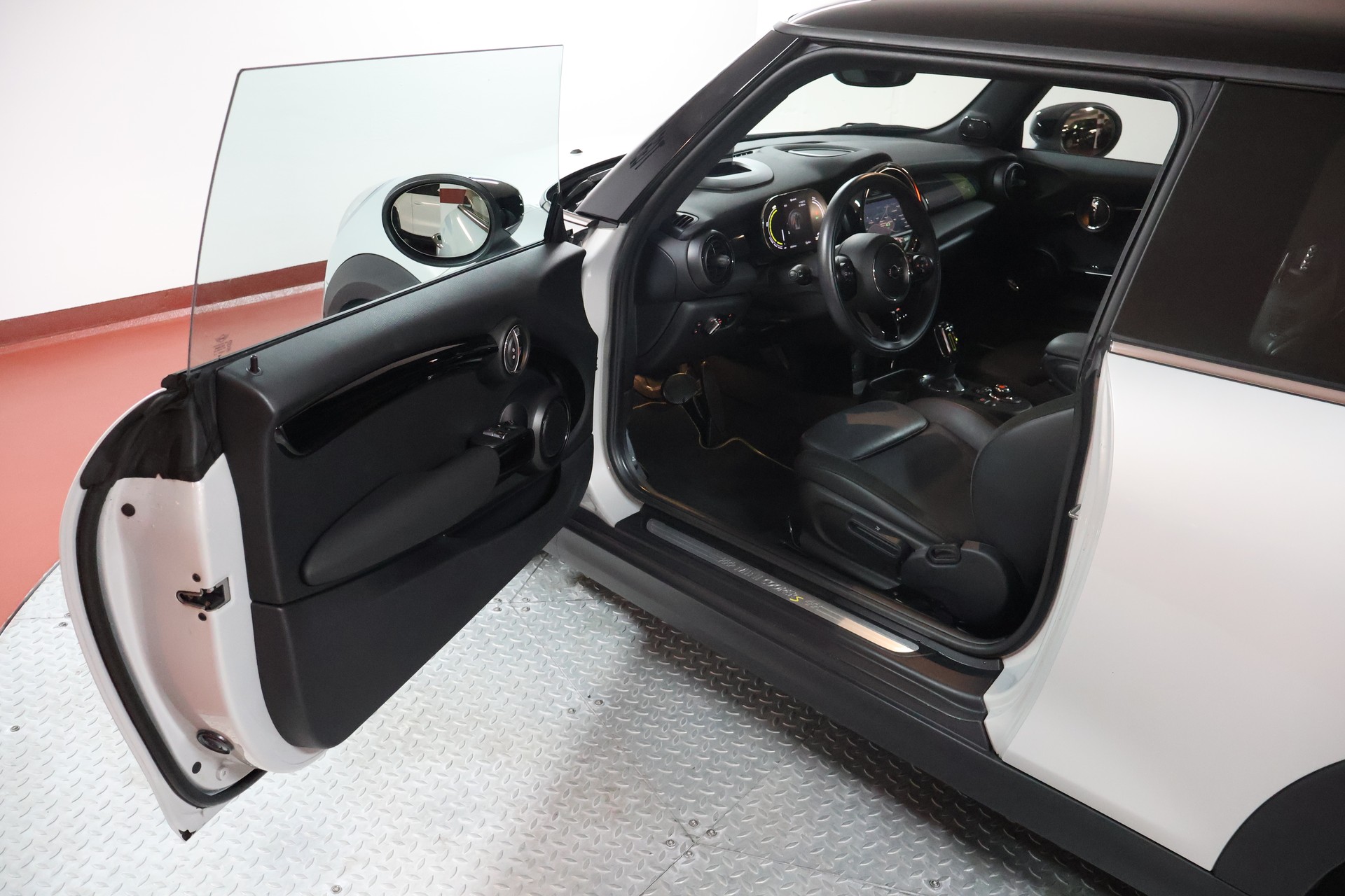 MINI Cooper SE-image-4