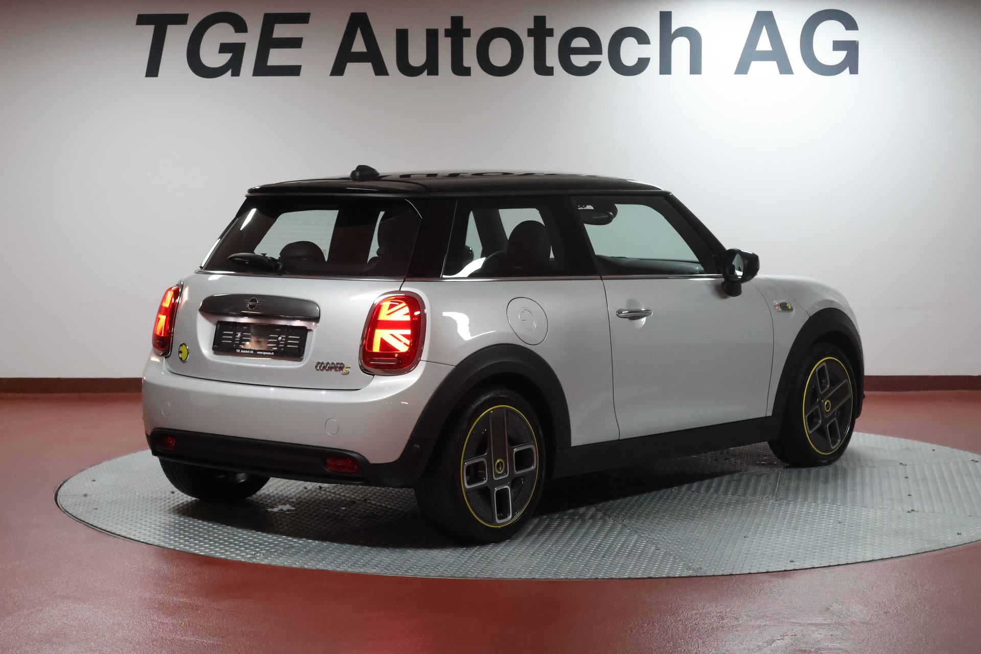 MINI Cooper SE-image-15
