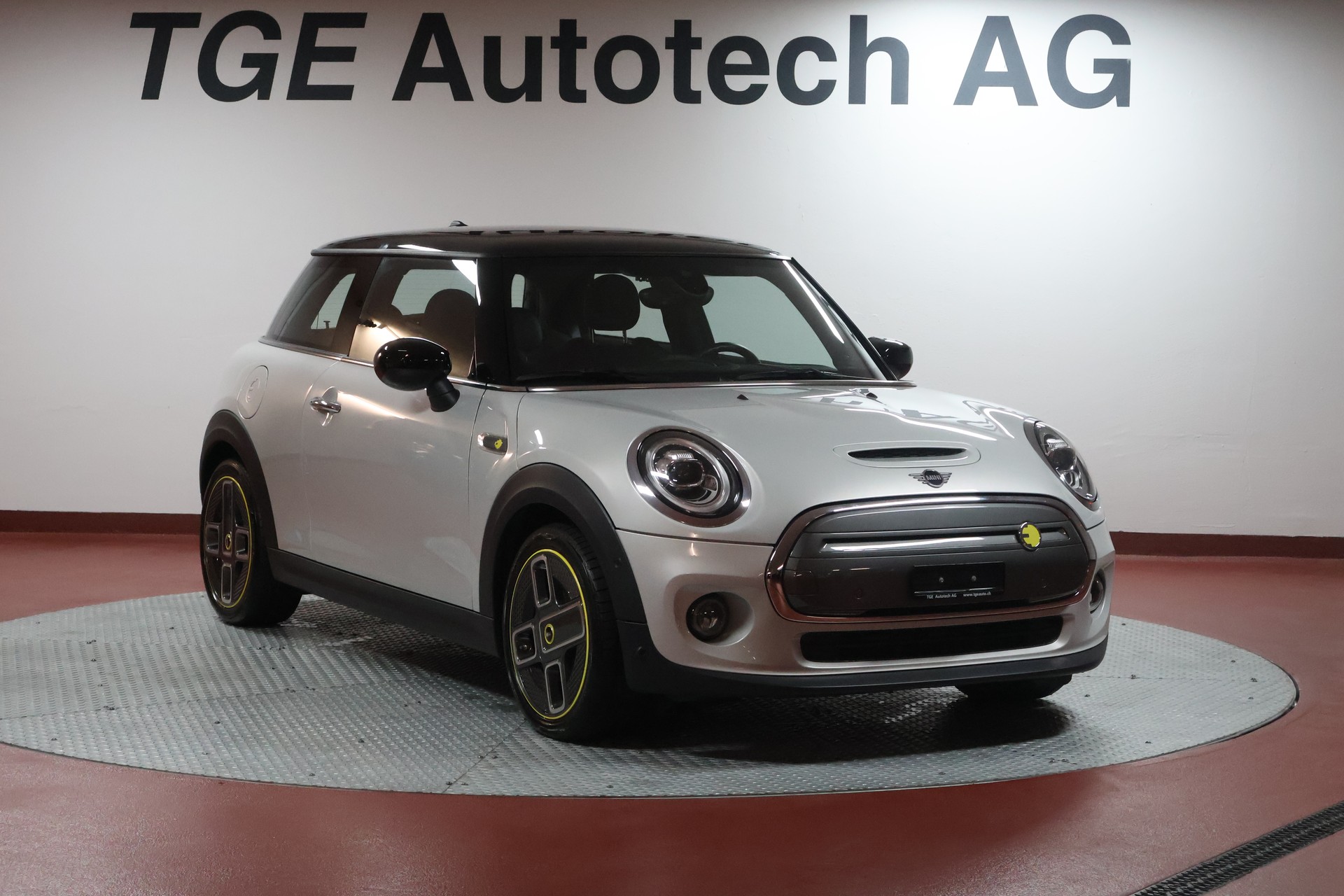 MINI Cooper SE-image-2