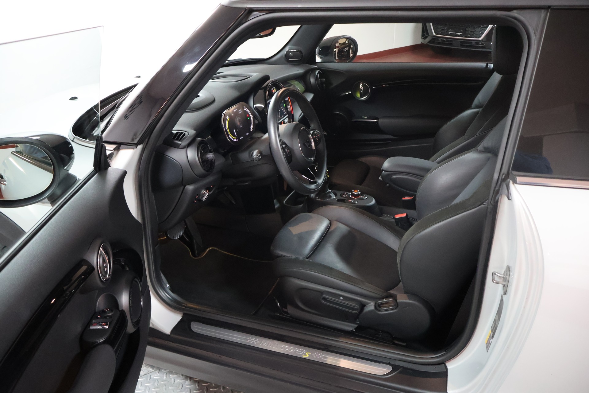 MINI Cooper SE-image-5