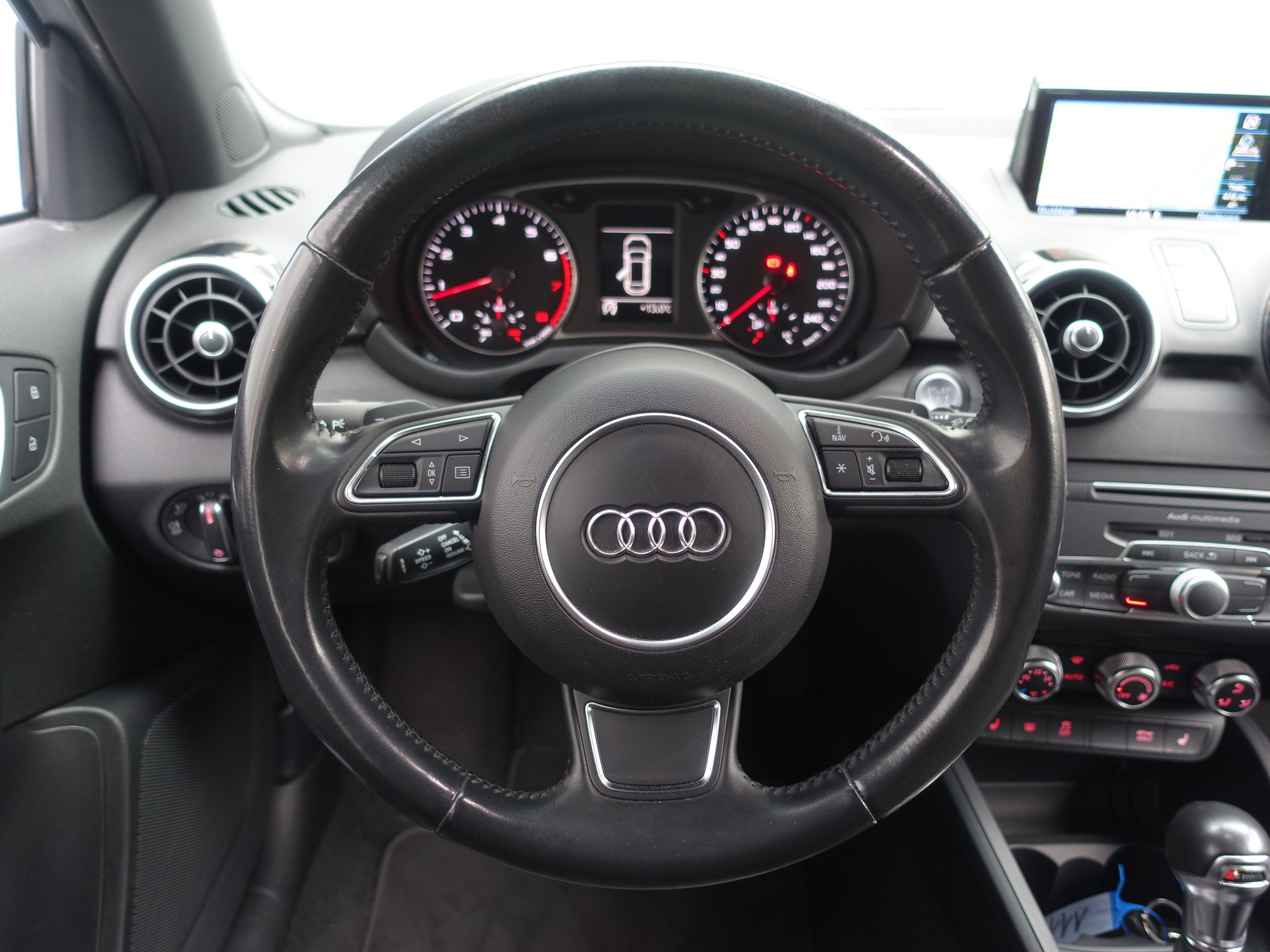 AUDI A1 Sportback 1.4 TFSI Sport S-tronic-image-11
