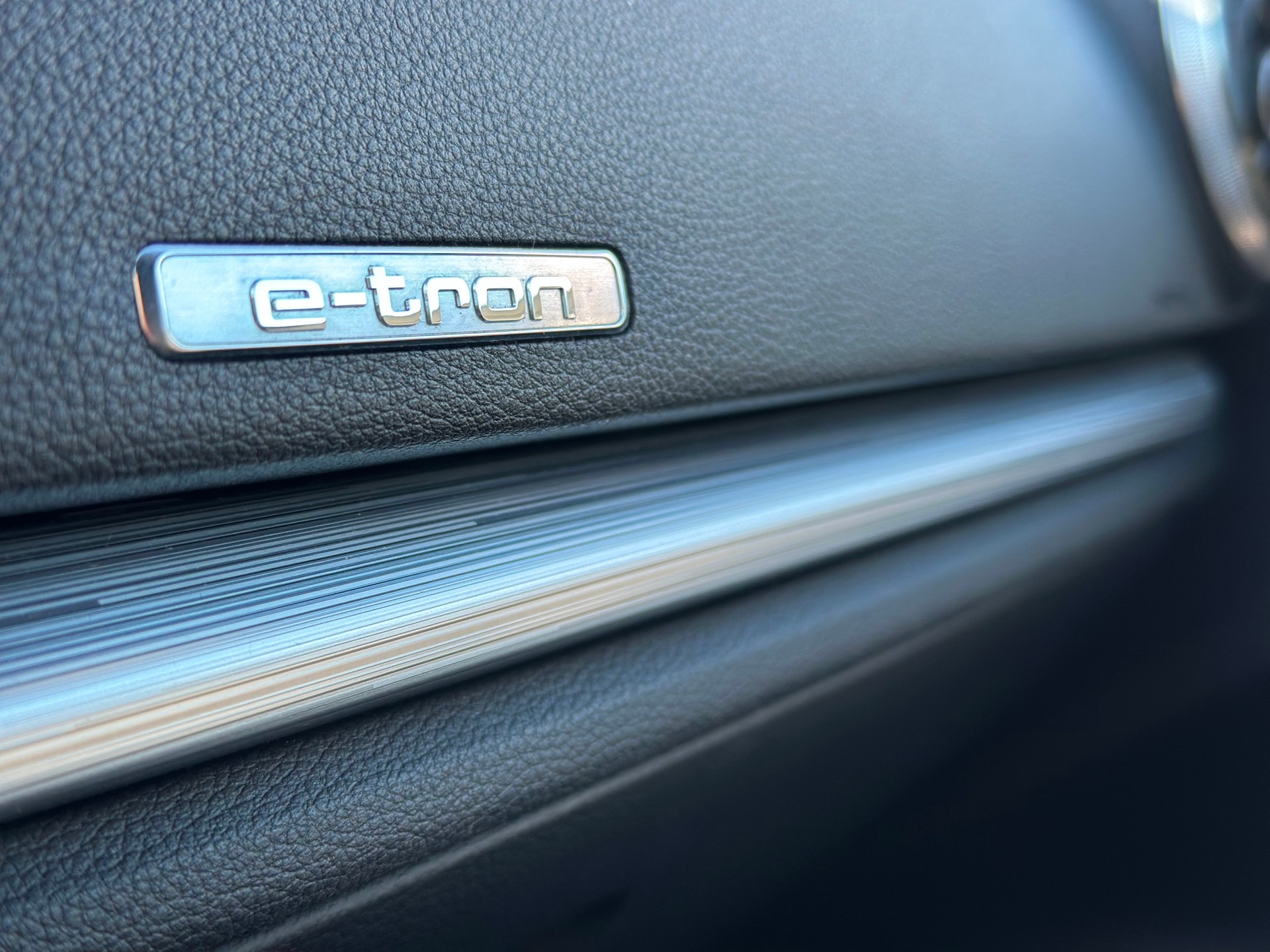 AUDI A3 Sportback 1.4 e-tron Ambition S-tronic-image-23