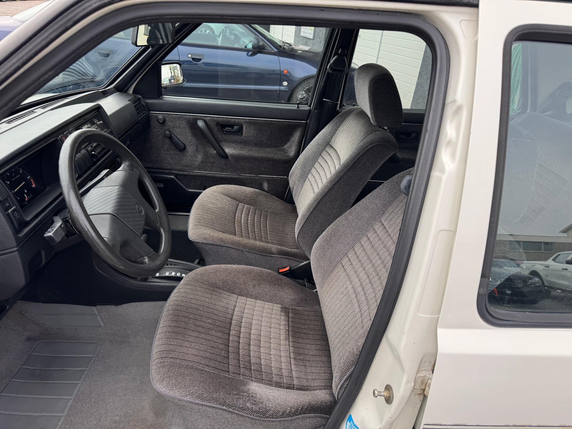 VW Golf 1800 GL-image-8