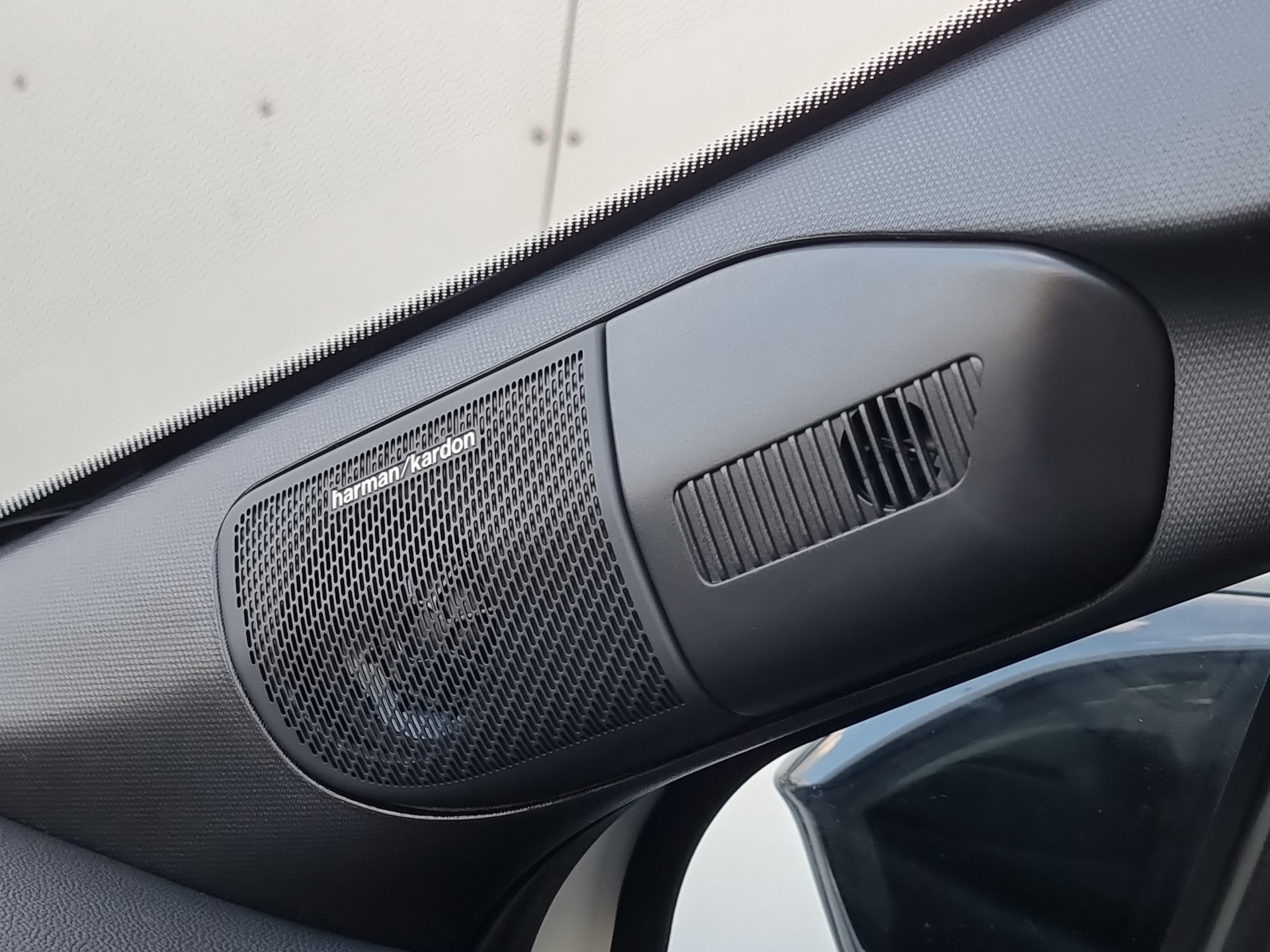 MITSUBISHI Grandis 1.8 HEV Instyle-image-11