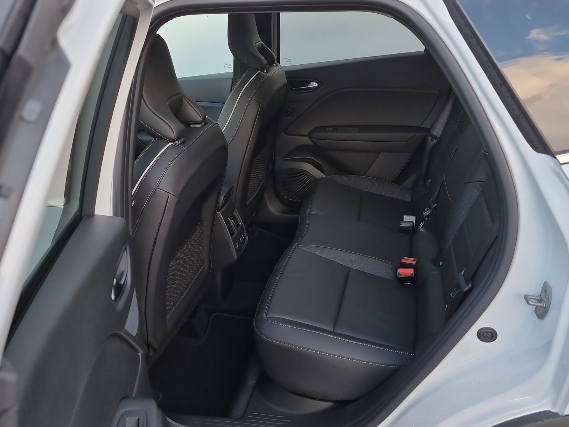 MITSUBISHI Grandis 1.8 HEV Instyle-image-13