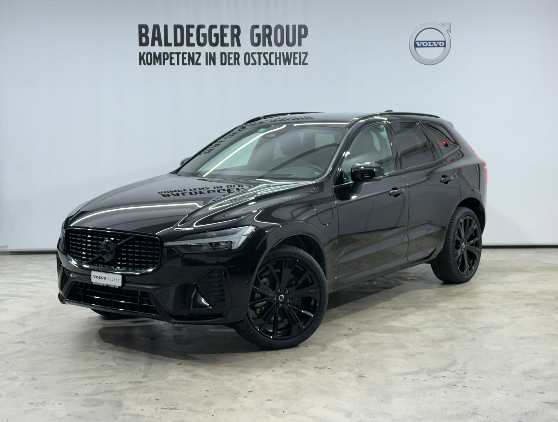 VOLVO XC60 2.0 T8 TE XCENTRIC Black-image-0
